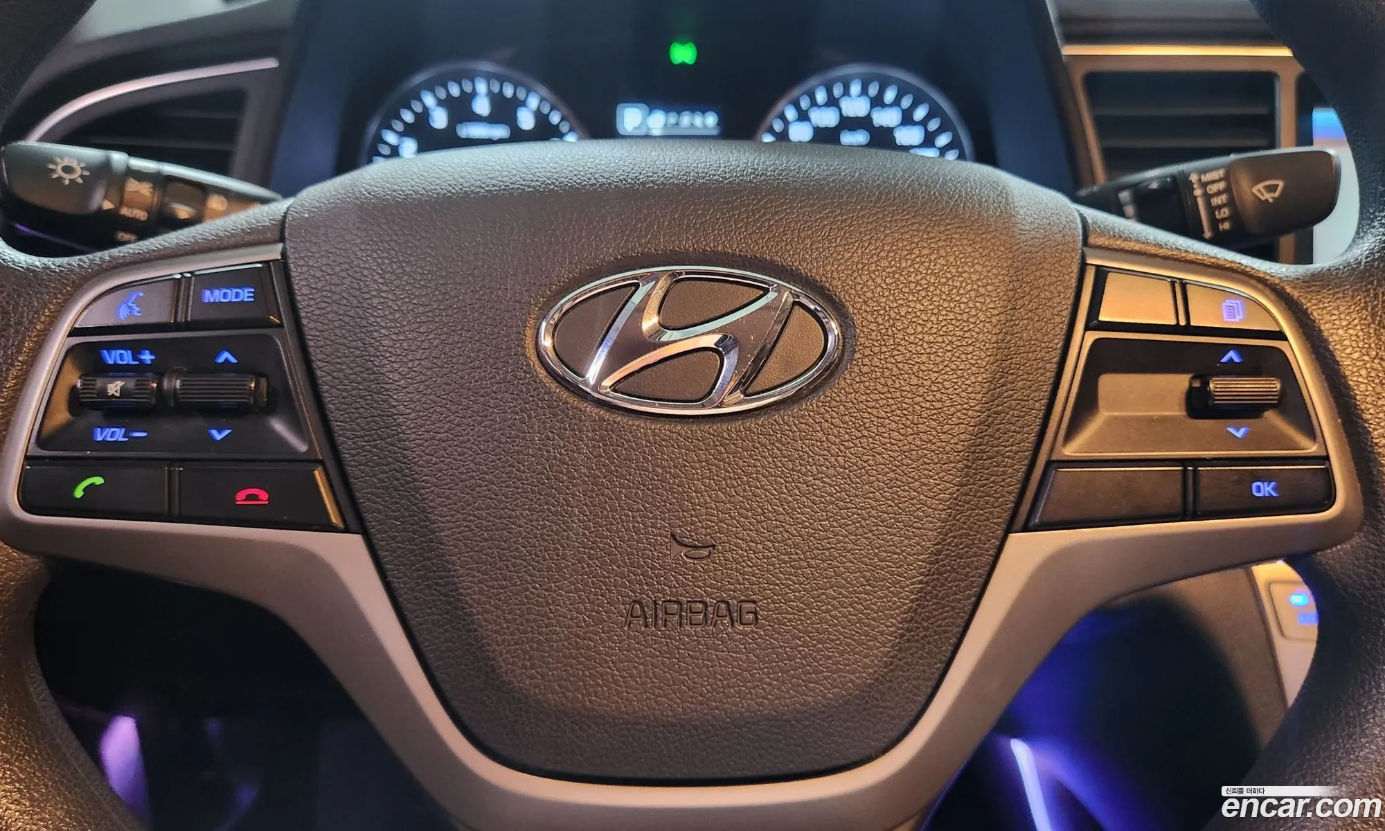 Hyundai Elantra AD 2018 — 11