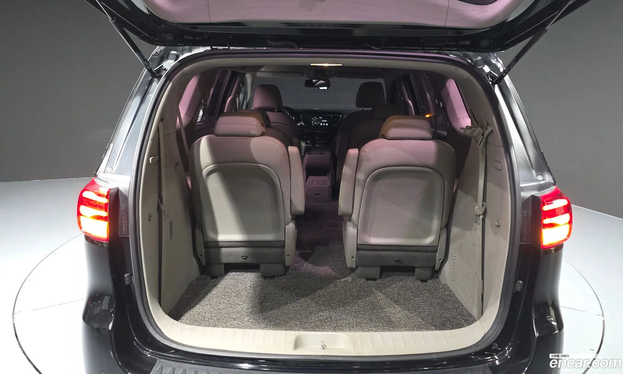 Kia Carnival 2019 KNAMB81ABLS628315 — 9