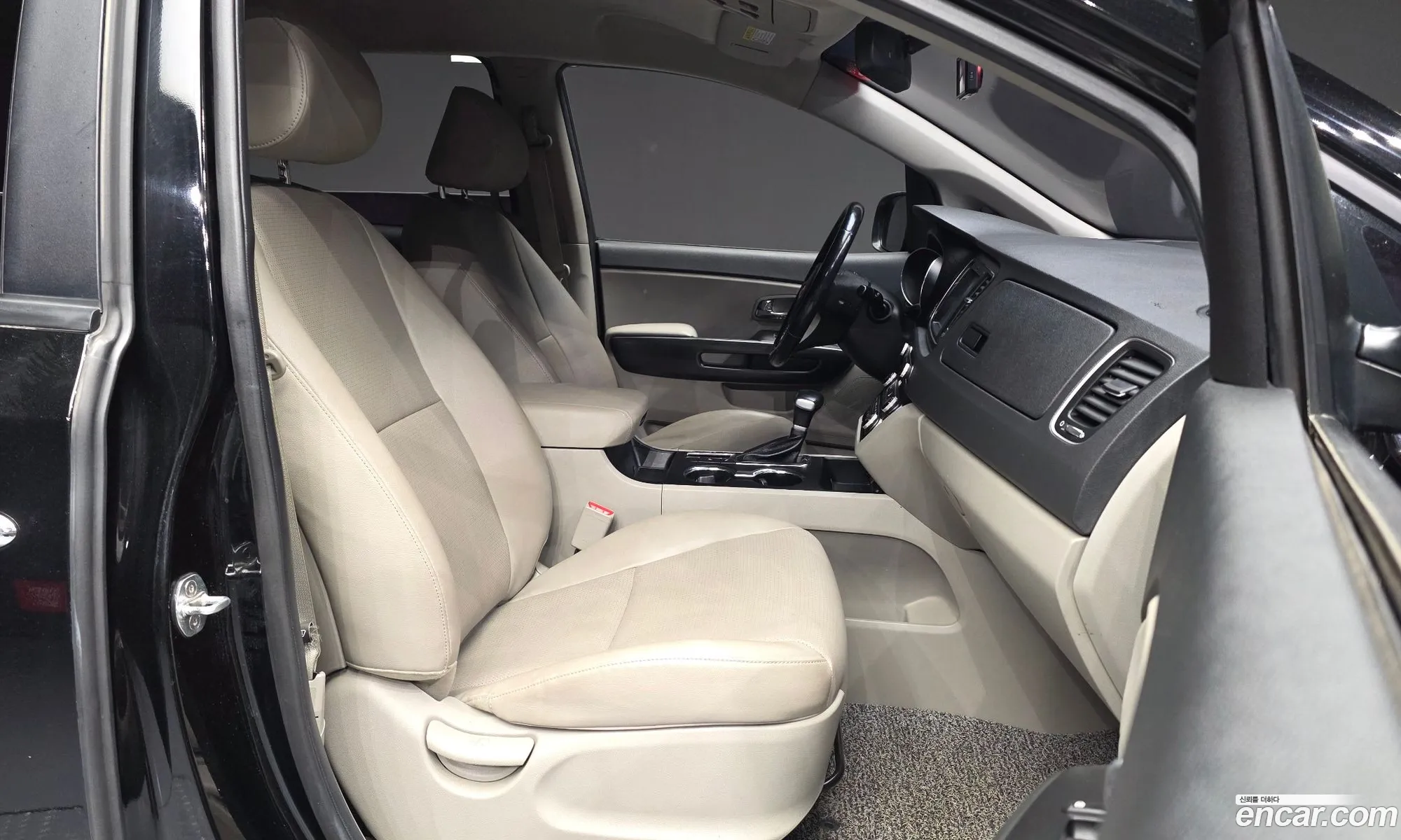 Kia Carnival 2019 KNAMB81ABLS628315 — 10