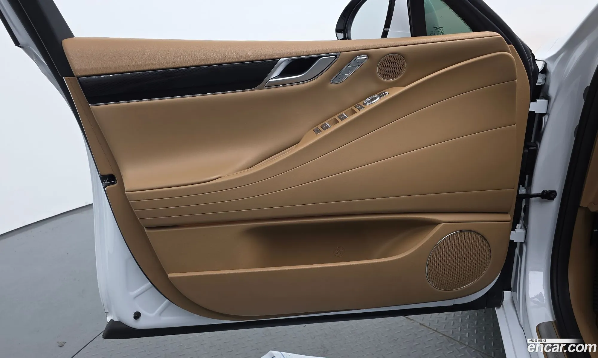 Genesis G80 2024 KMTGB41CDSU271028 — 27