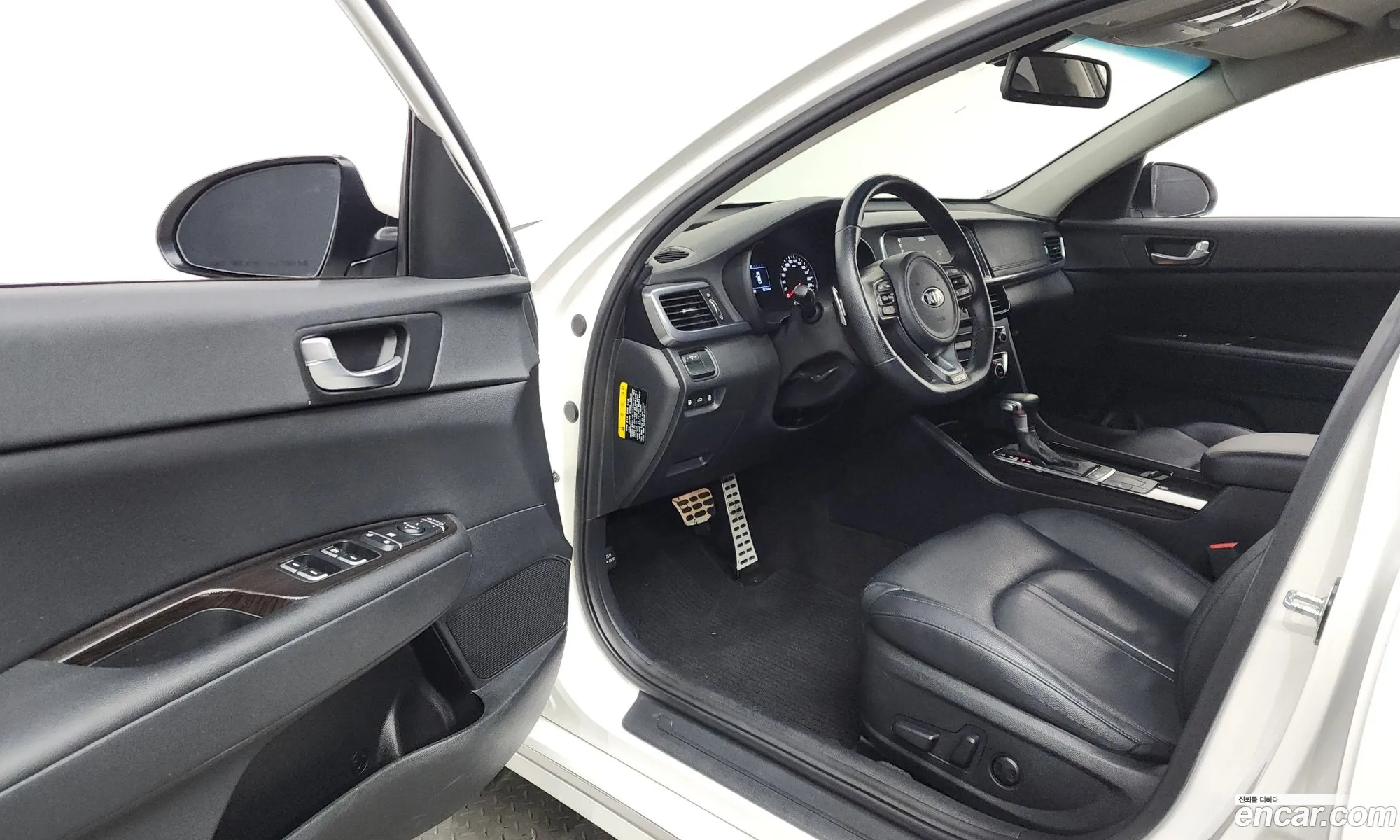 Kia K5 2016 KNAGX411BGA100260 — 17