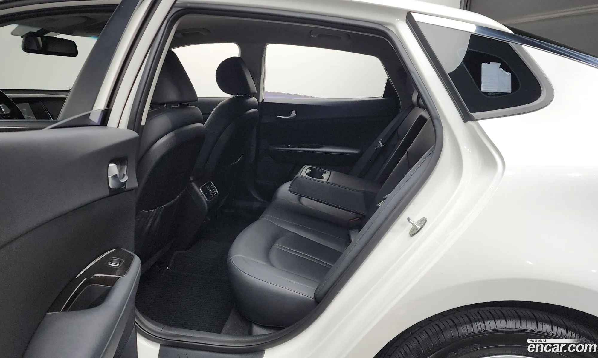 Kia K5 2016 KNAGX411BGA100260 — 2