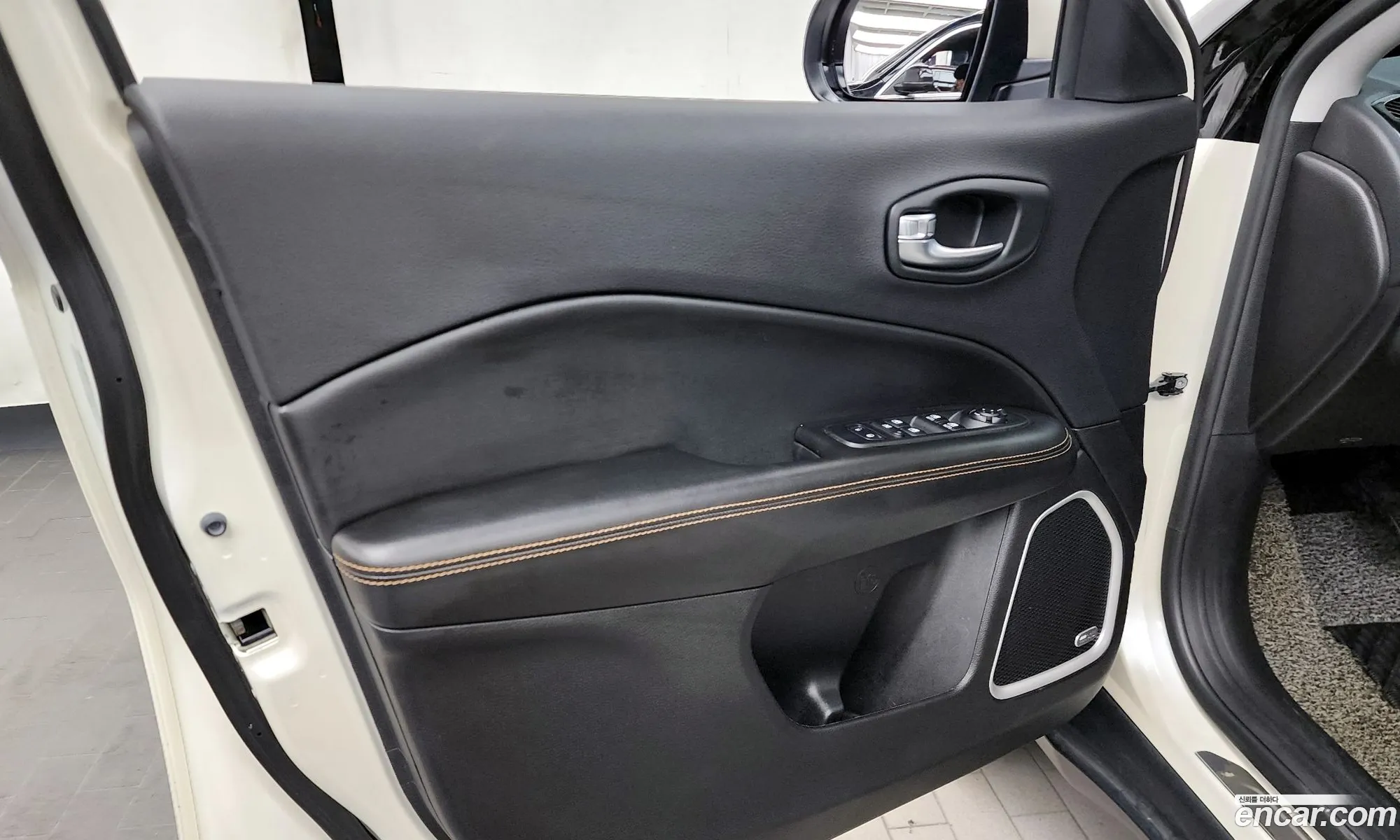 Jeep Compass 2019 3C4NJDCB5KT791381 — 17