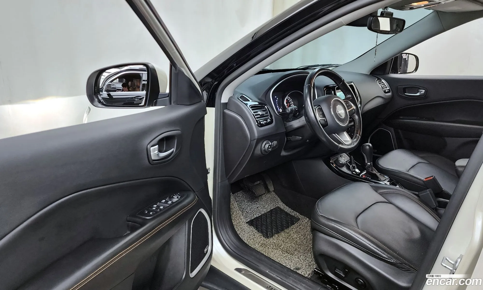 Jeep Compass 2019 3C4NJDCB5KT791381 — 4