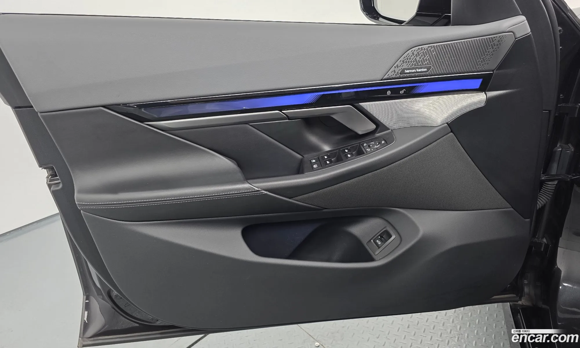 BMW 5 Series 2023 — 28