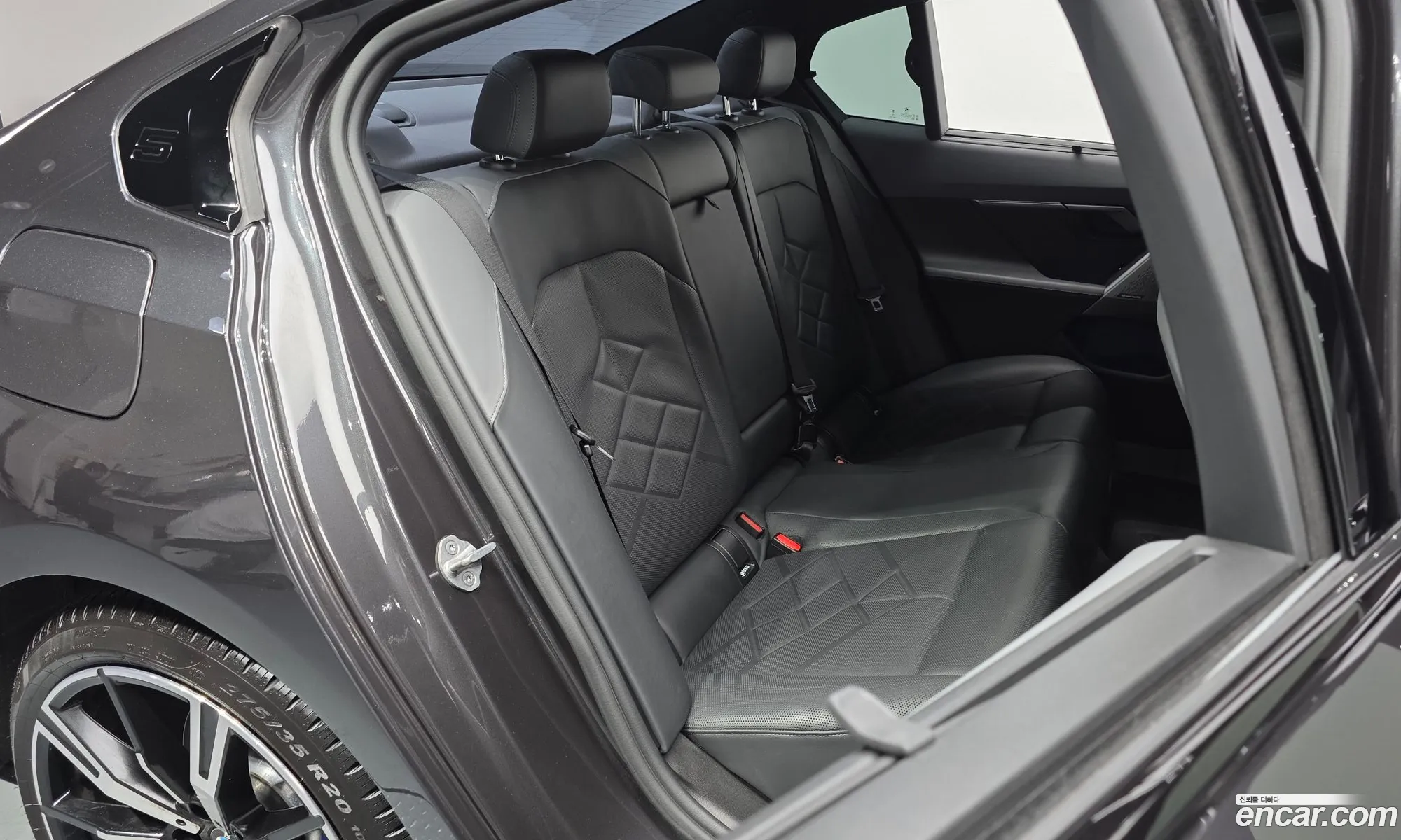 BMW 5 Series 2023 — 32
