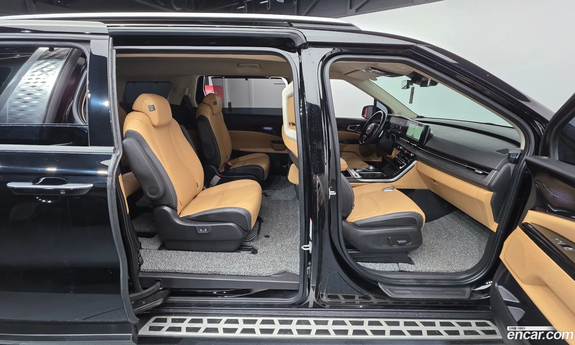 Kia Carnival 2023 KNANE81BBPS319427 — 4