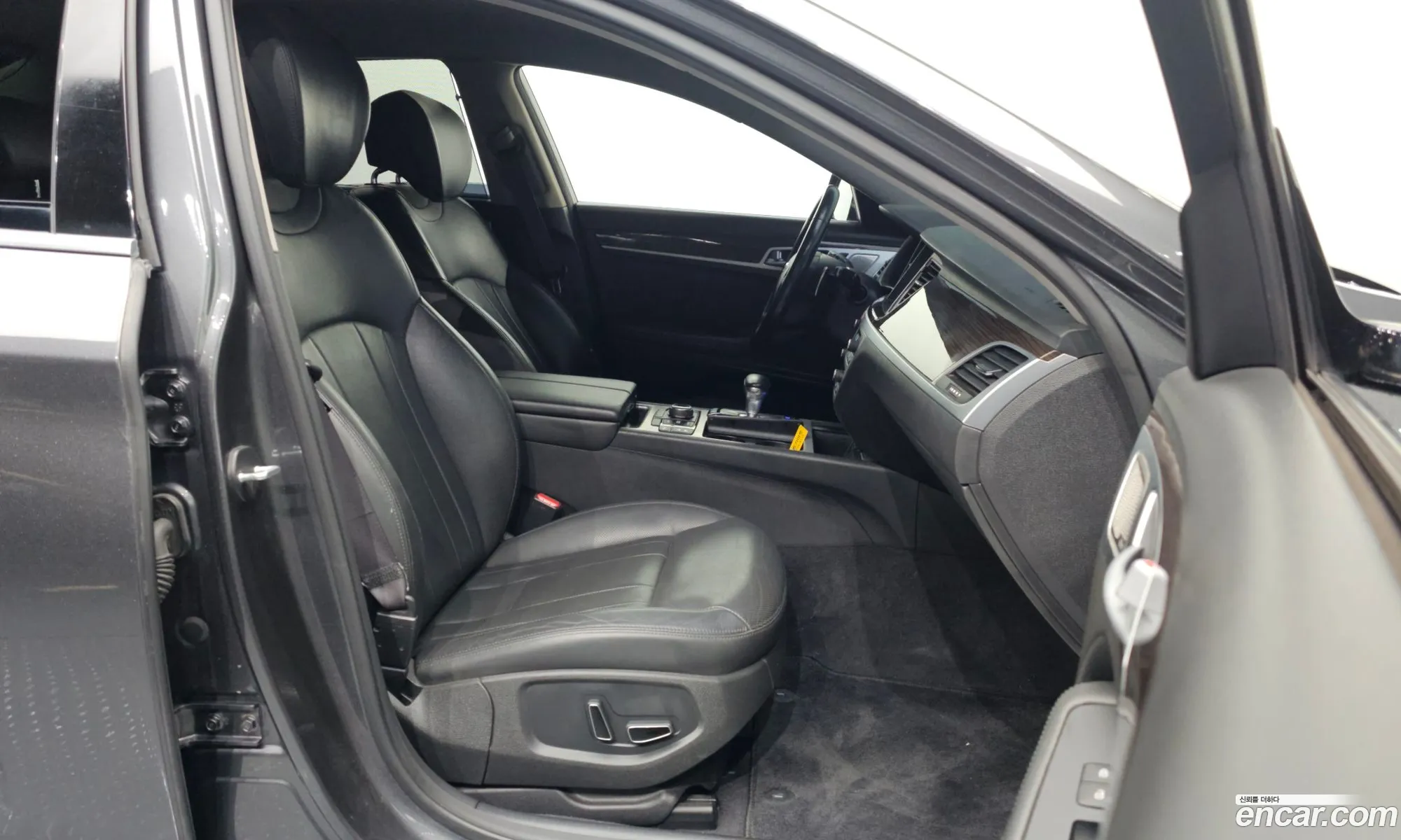 Genesis G80 2017 KMHGM41DDHU211583 — 16