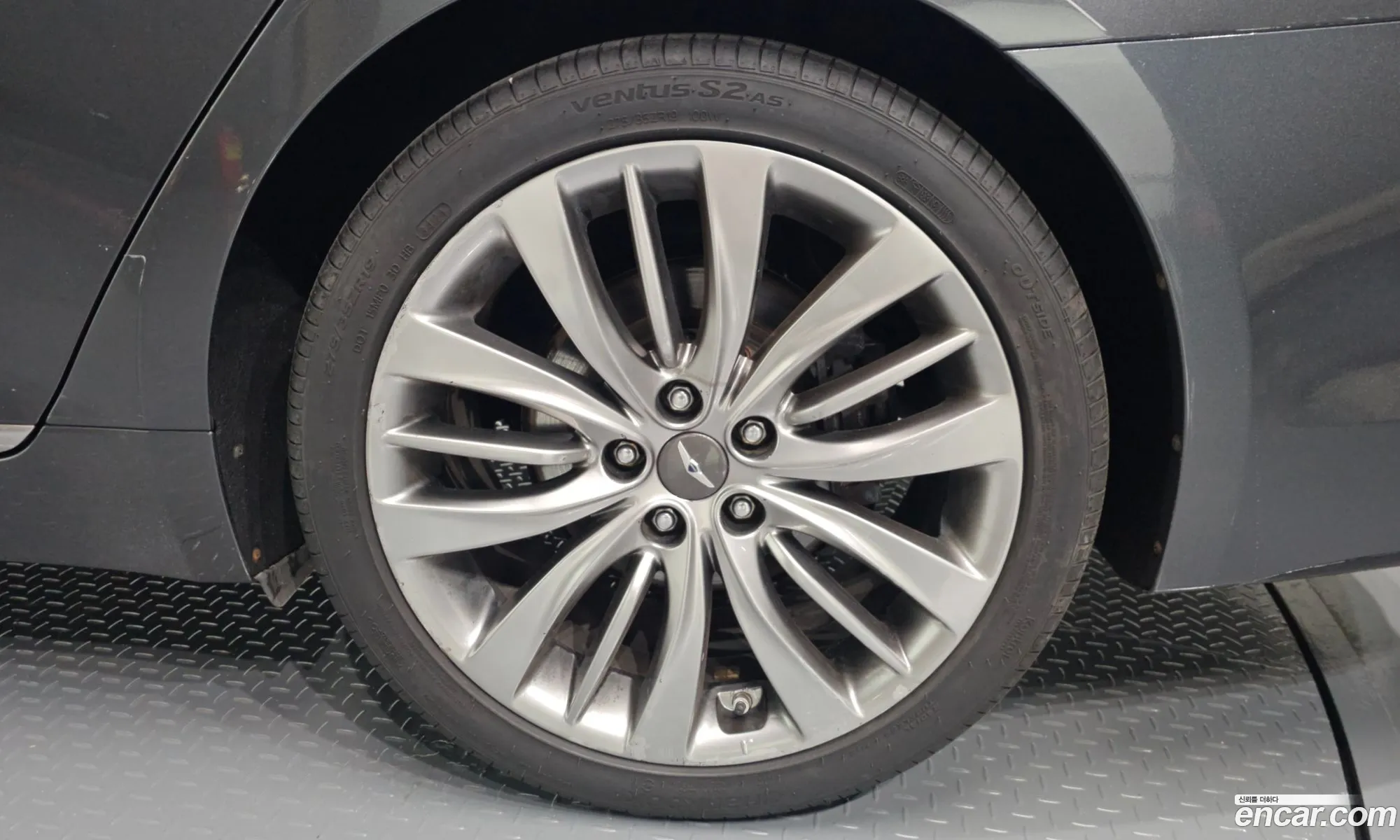 Genesis G80 2017 KMHGM41DDHU211583 — 3