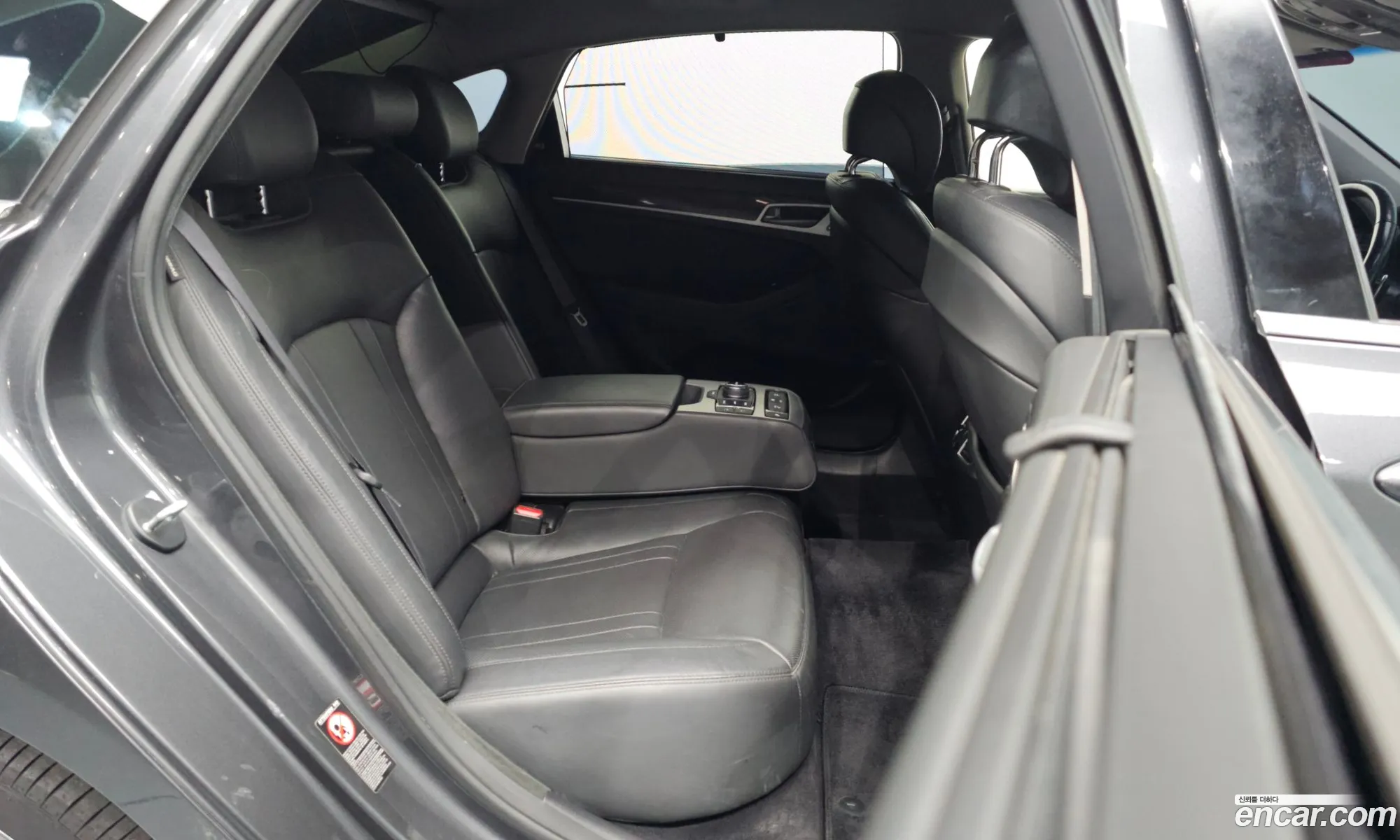 Genesis G80 2017 KMHGM41DDHU211583 — 8