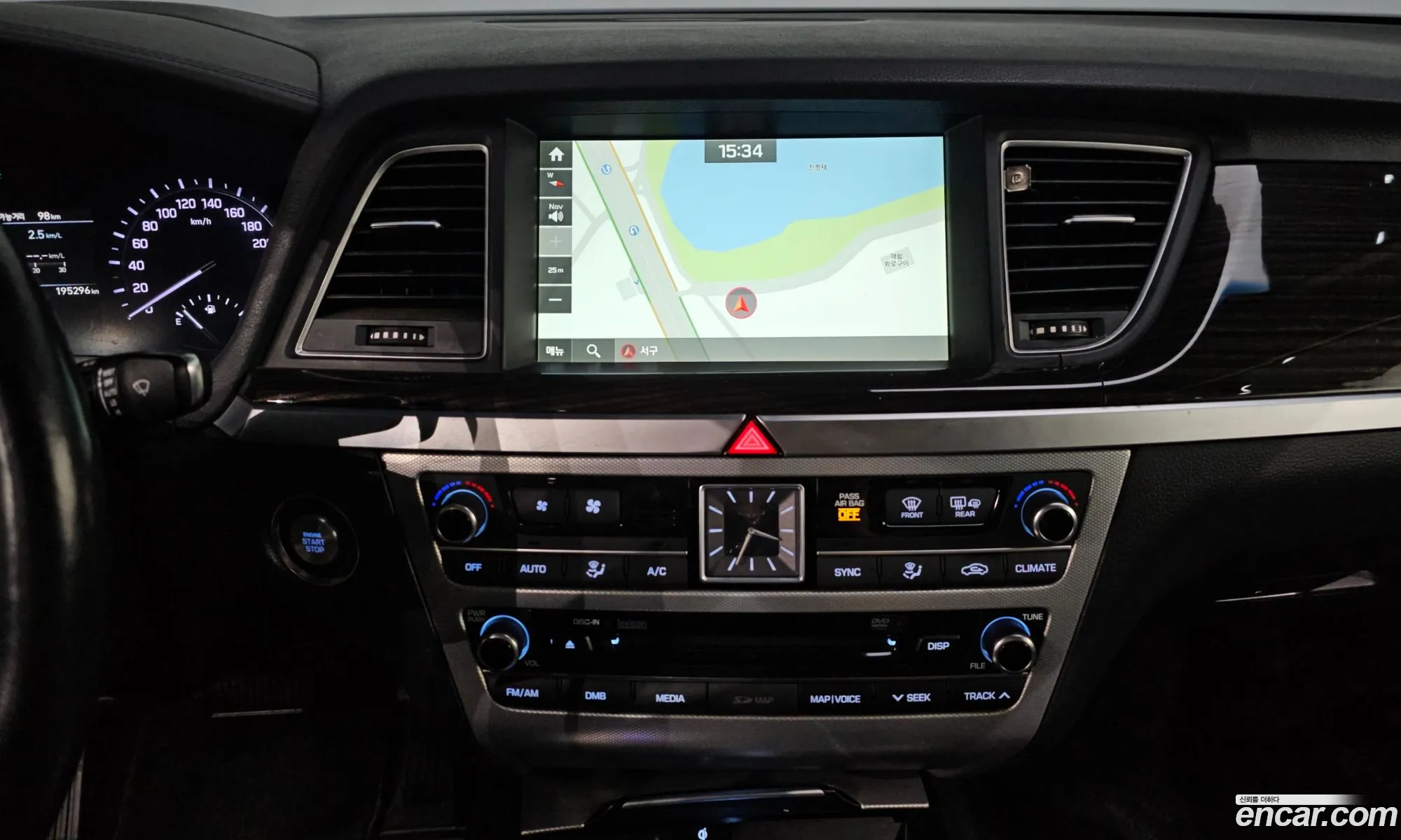 Genesis G80 2017 KMHGM41DDHU211583 — 2