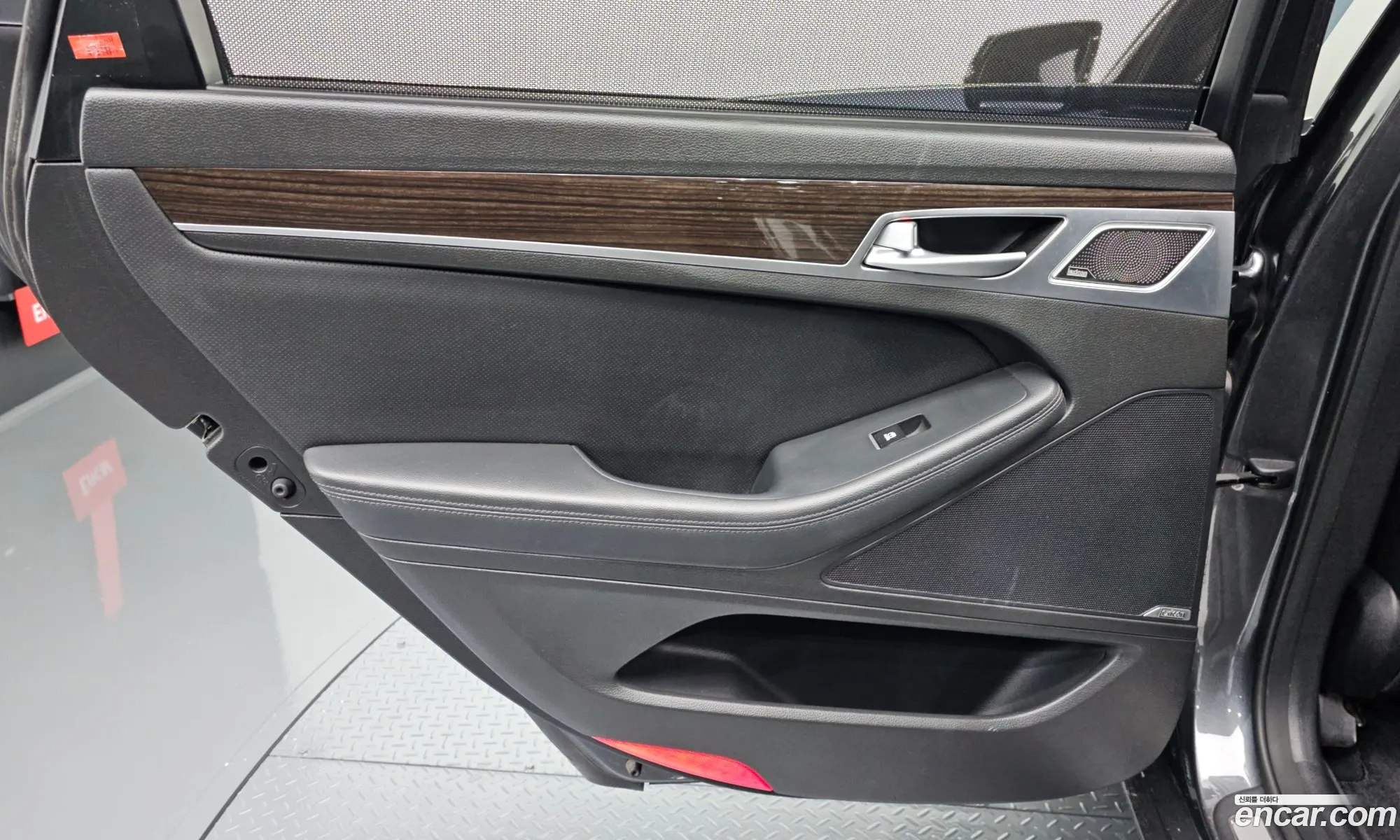 Genesis G80 2017 KMHGM41DDHU211583 — 27