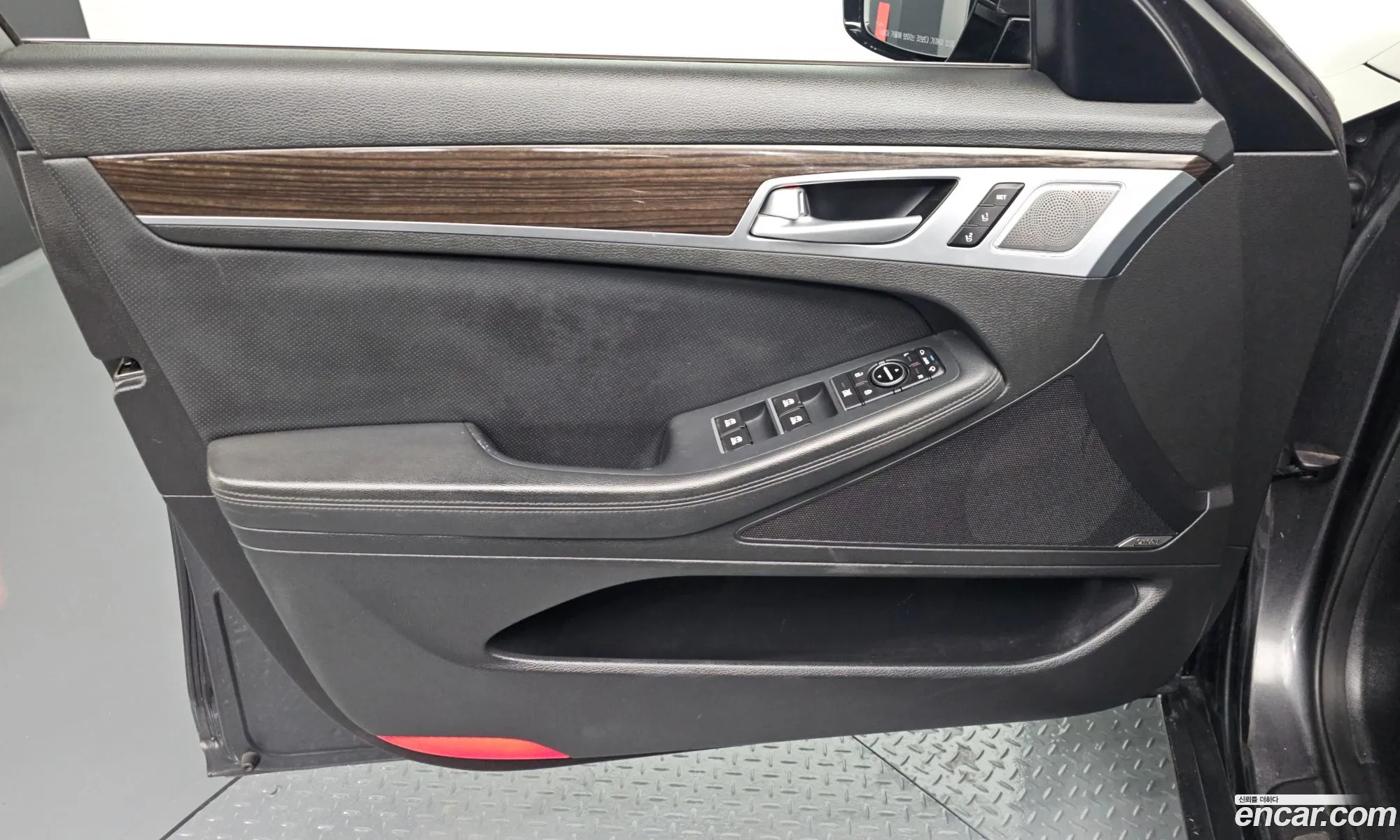 Genesis G80 2017 KMHGM41DDHU211583 — 14