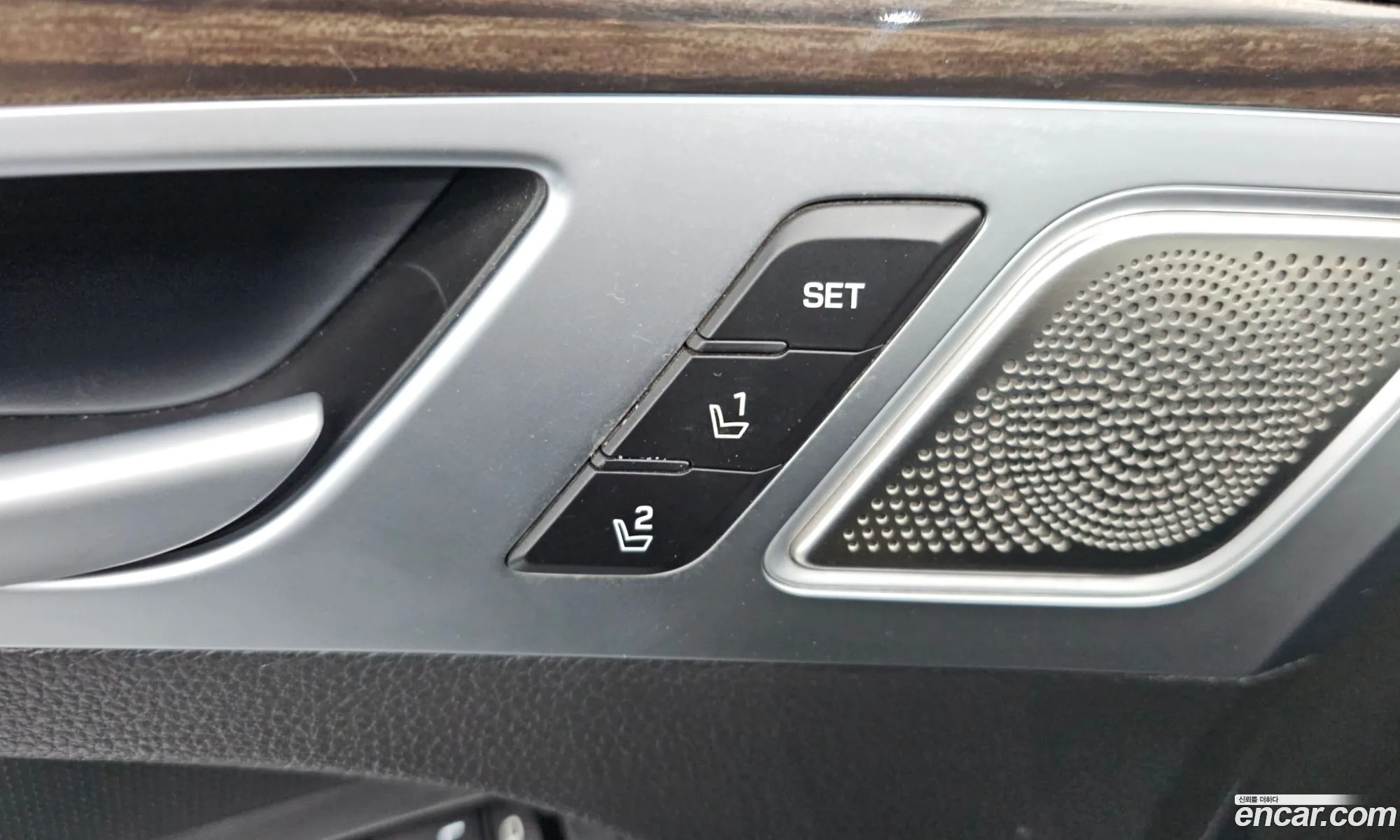 Genesis G80 2017 KMHGM41DDHU211583 — 28