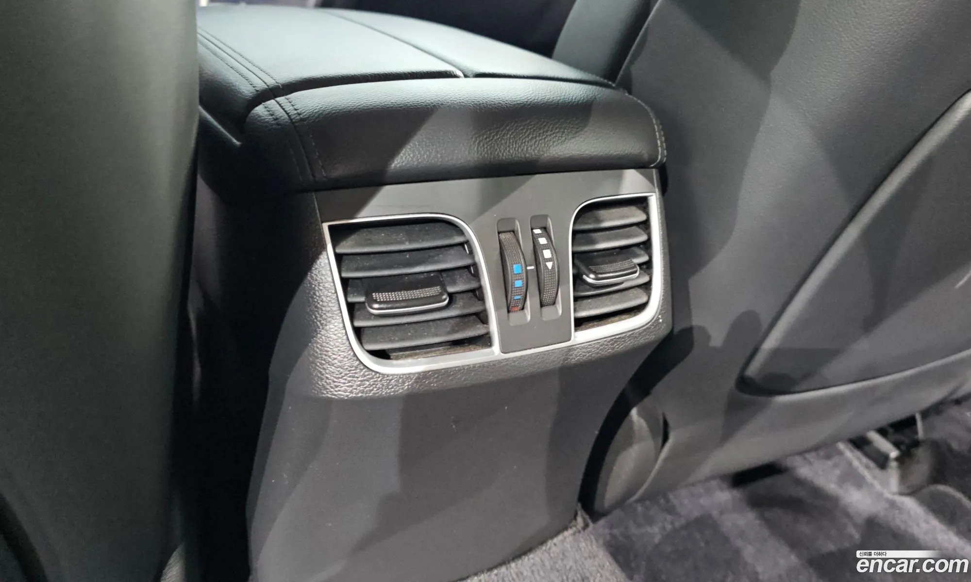 Genesis G80 2017 KMHGM41DDHU211583 — 9