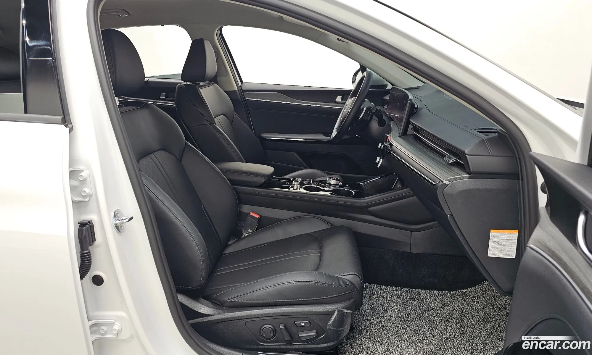Kia K5 Hybrid 2024 — 32