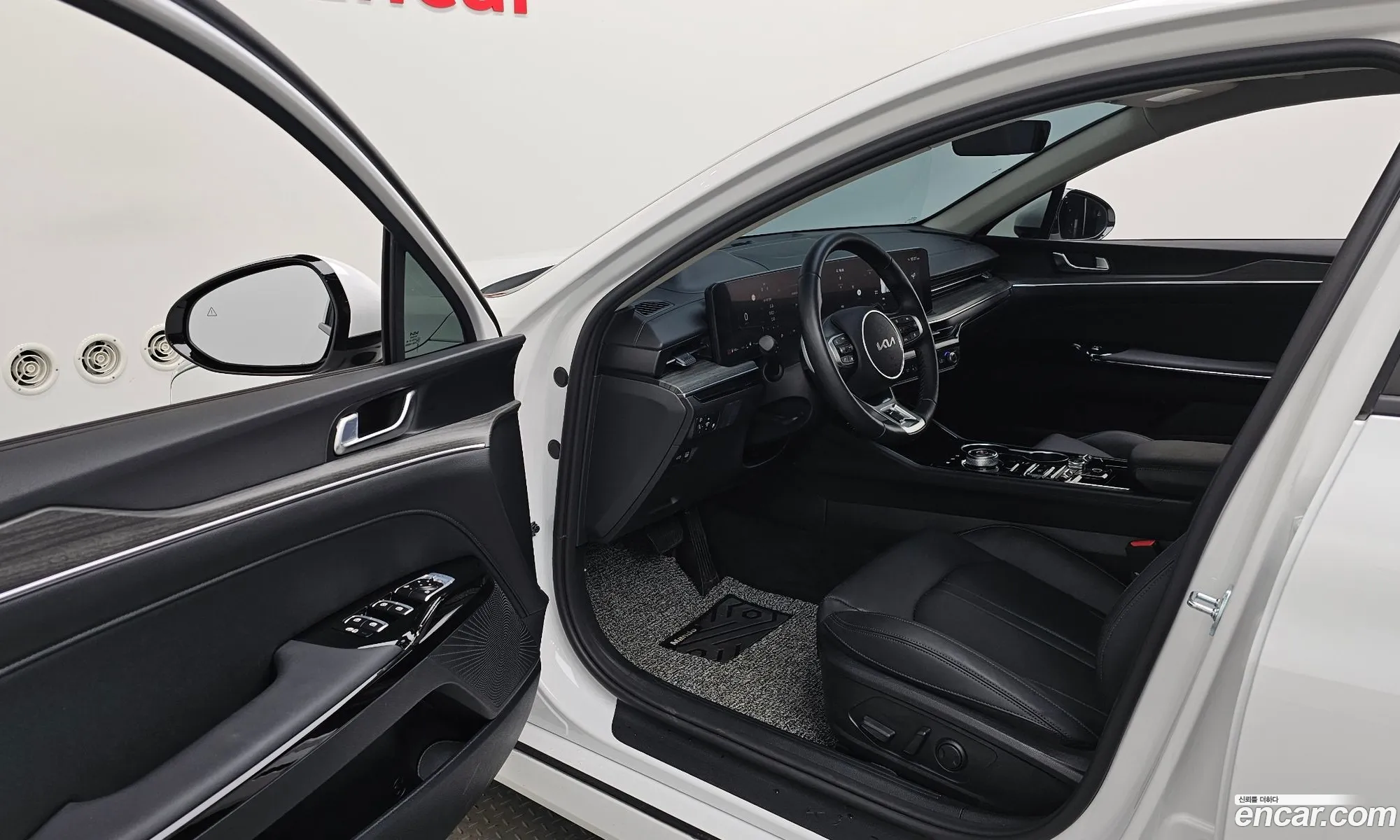 Kia K5 Hybrid 2024 — 16
