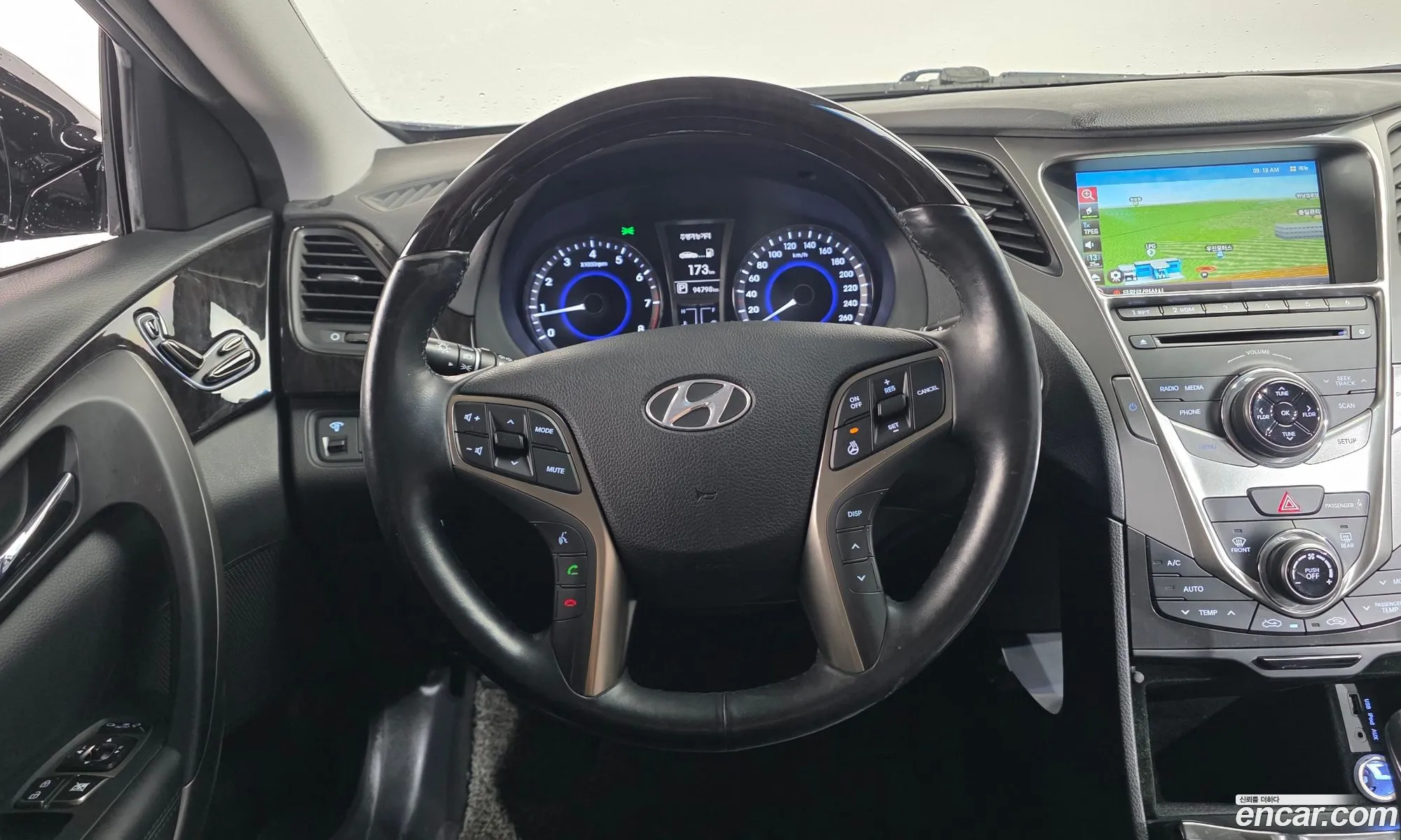 Hyundai Grandeur HG 2014 KMHFF41CBEA380212 — 19