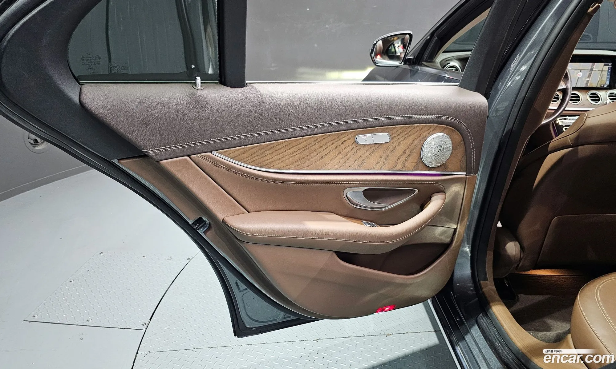 Mercedes-Benz E-Class W213 2018 WDDZF0FB4JA458723 — 28