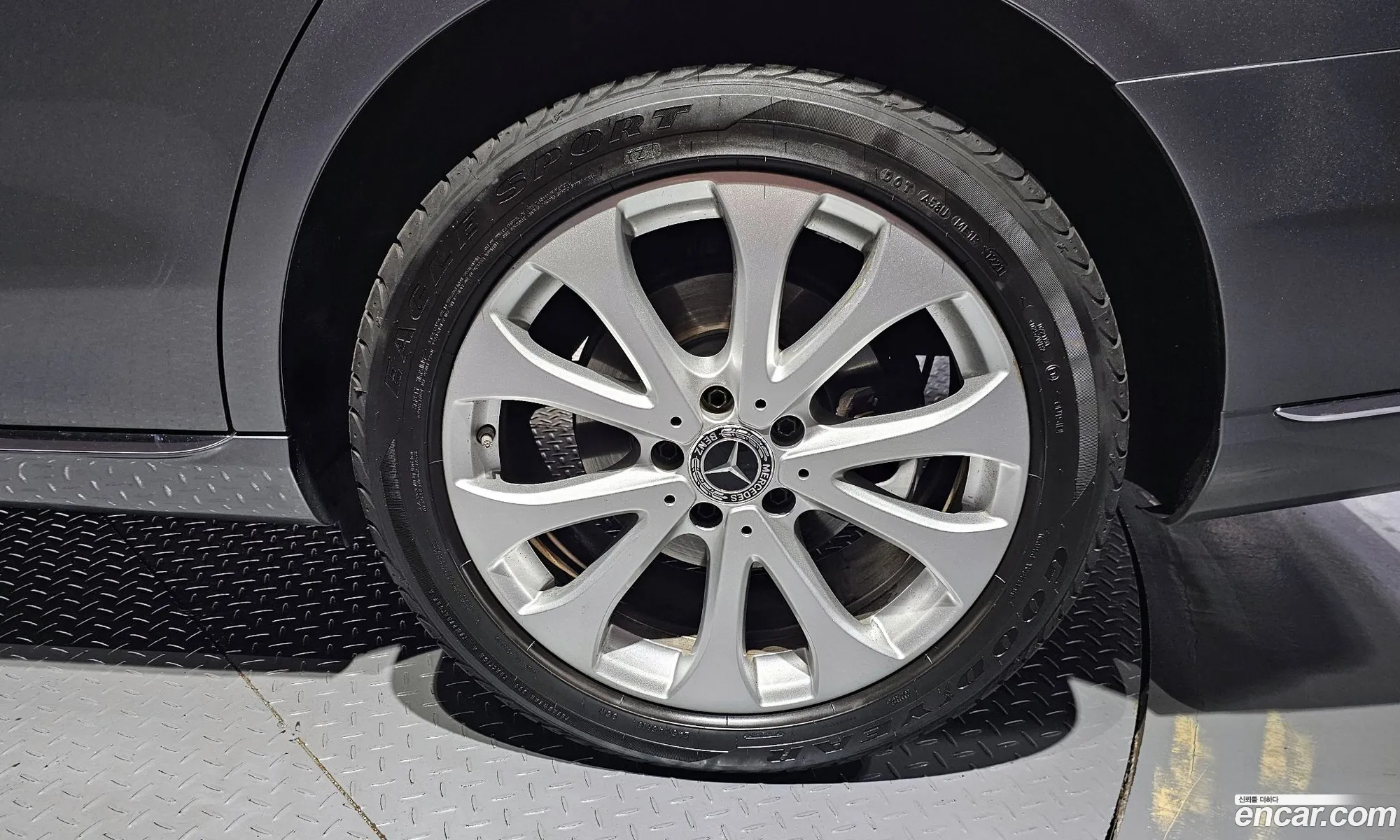 Mercedes-Benz E-Class W213 2018 WDDZF0FB4JA458723 — 14