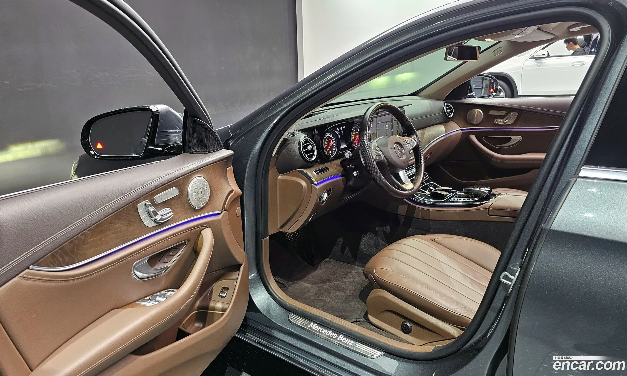 Mercedes-Benz E-Class W213 2018 WDDZF0FB4JA458723 — 25
