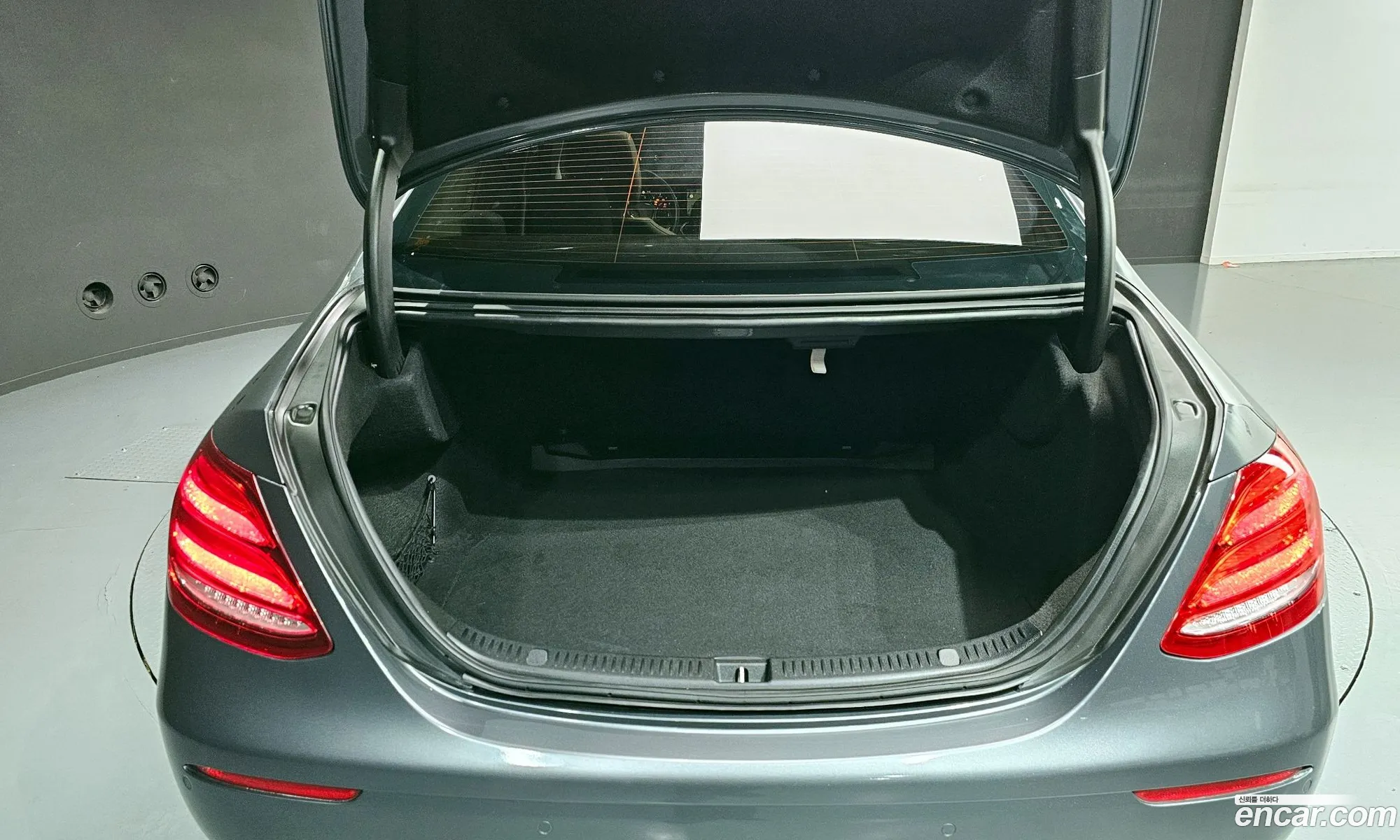 Mercedes-Benz E-Class W213 2018 WDDZF0FB4JA458723 — 29