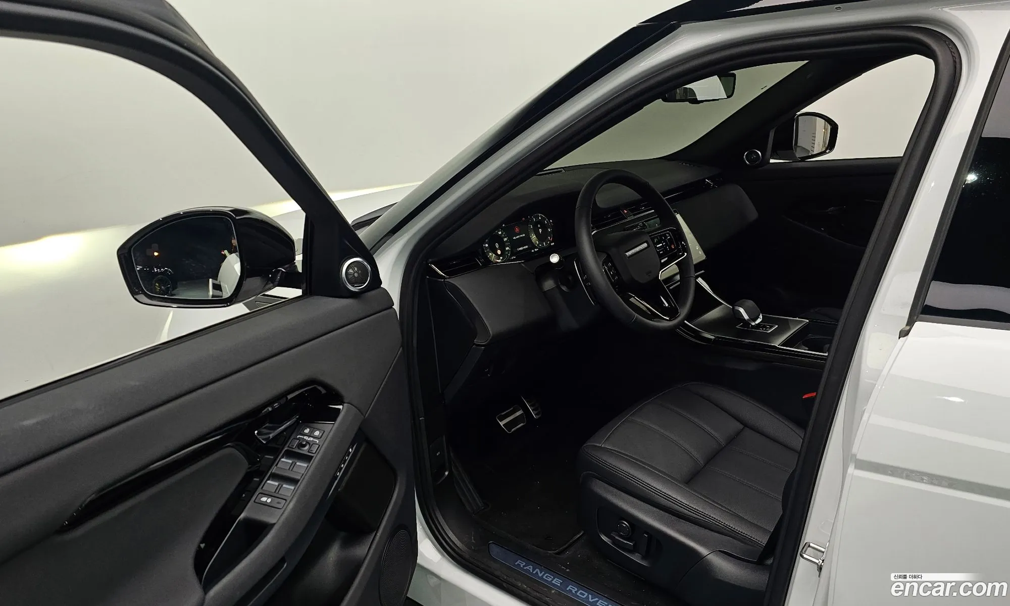Land Rover Range Rover Evoque 2025 SALZA2BX2TH308313 — 16