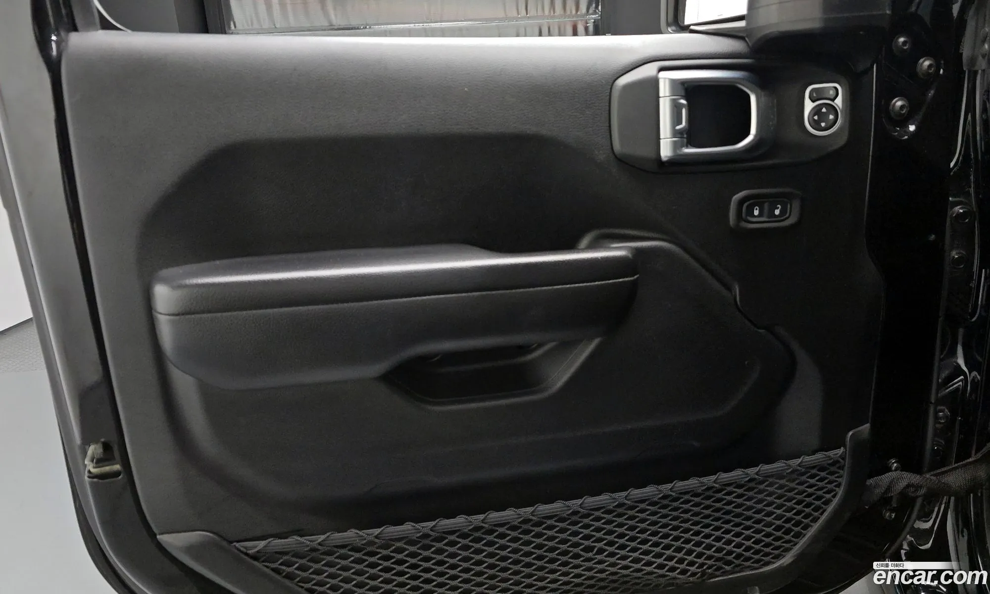Jeep Wrangler 2018 1C4HJXFN0JW242569 — 28