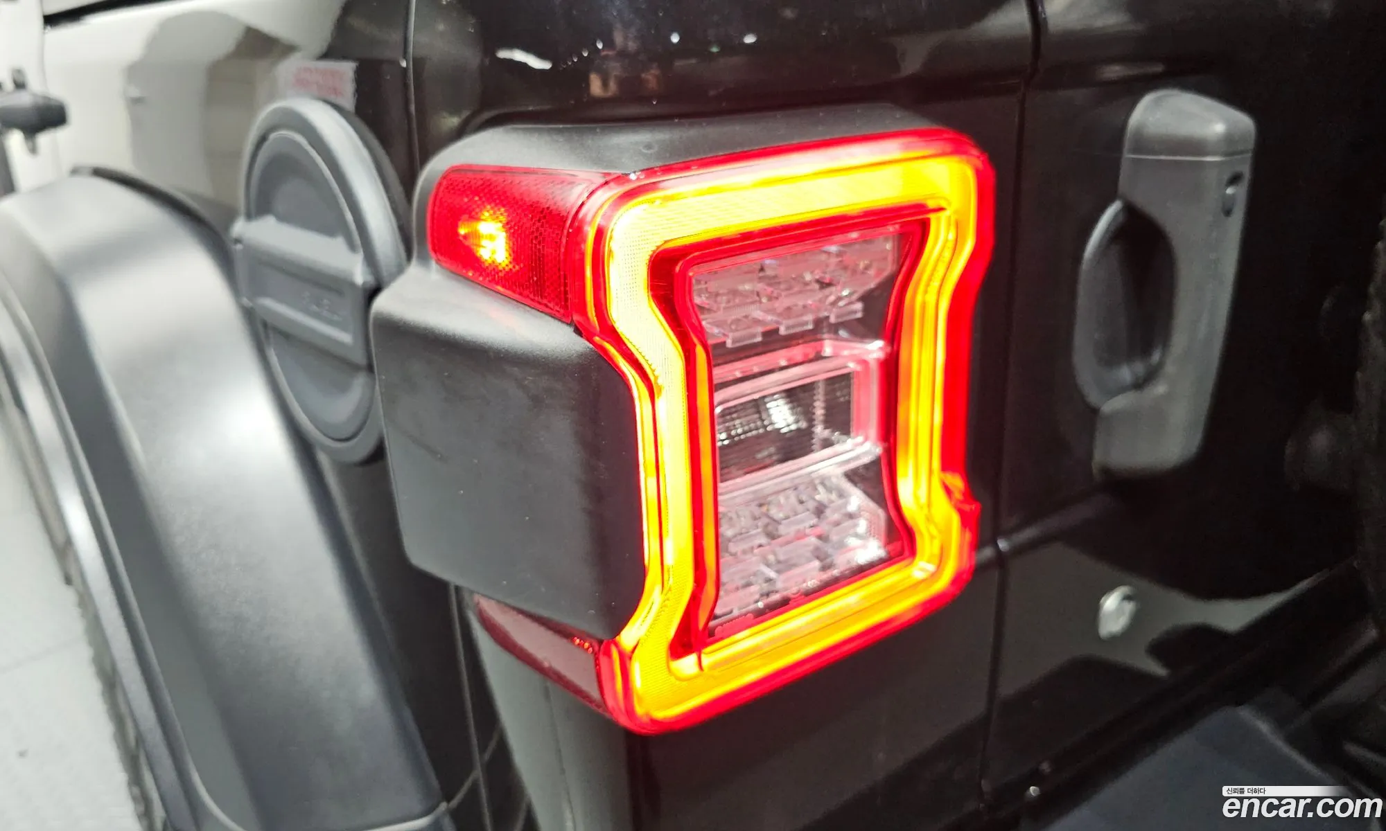 Jeep Wrangler 2018 1C4HJXFN0JW242569 — 3