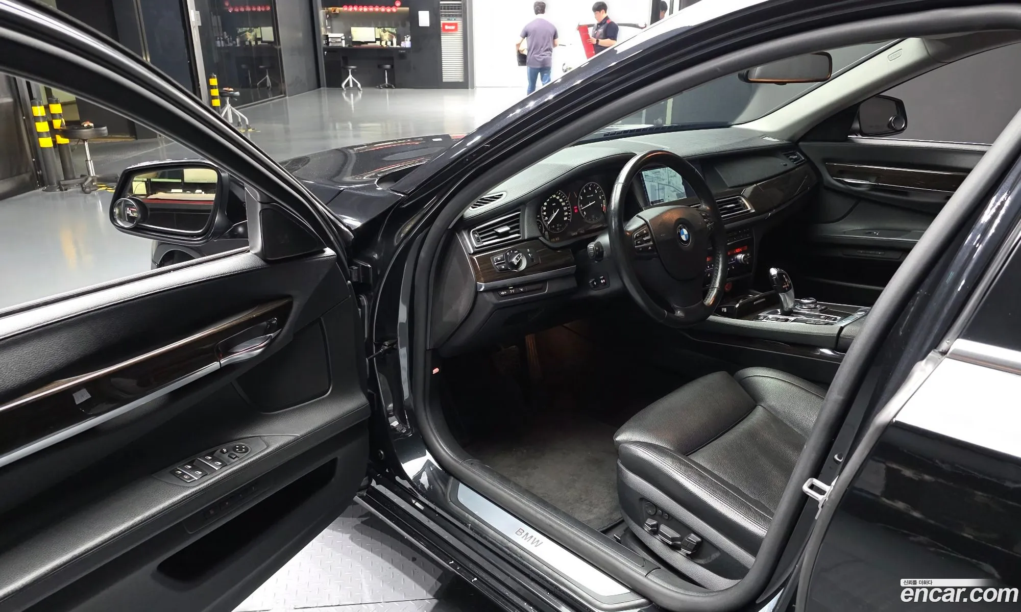 BMW 7 Series 2011 WBAKB8109BC346451 — 12