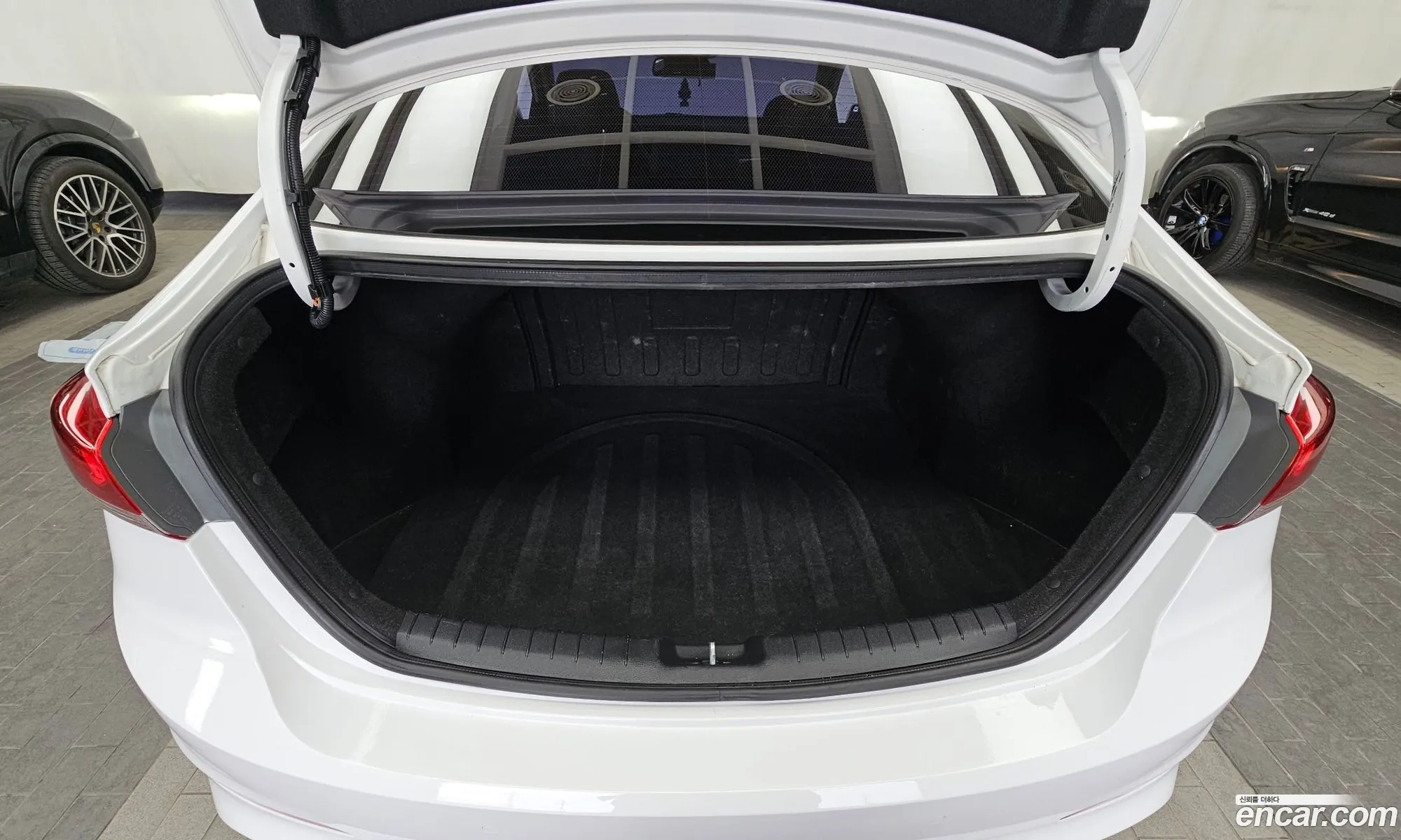 Hyundai Elantra AD 2018 — 5