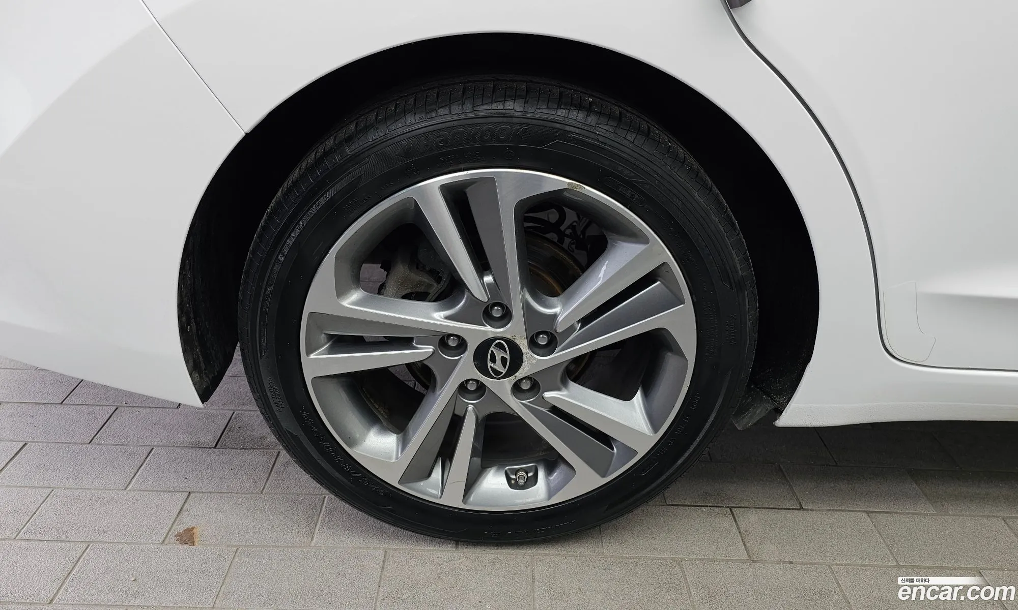 Hyundai Elantra AD 2018 — 14
