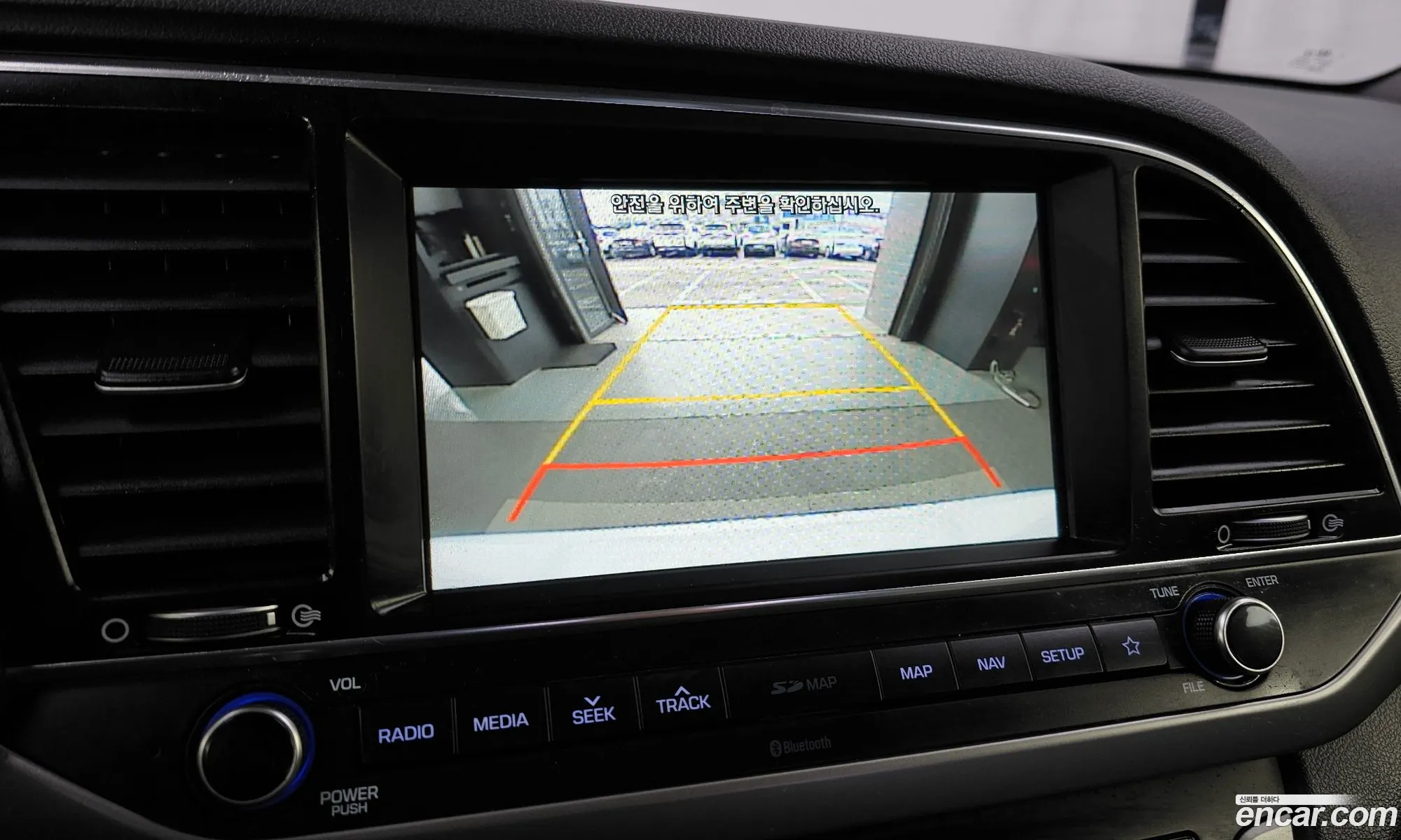 Hyundai Elantra AD 2018 — 32