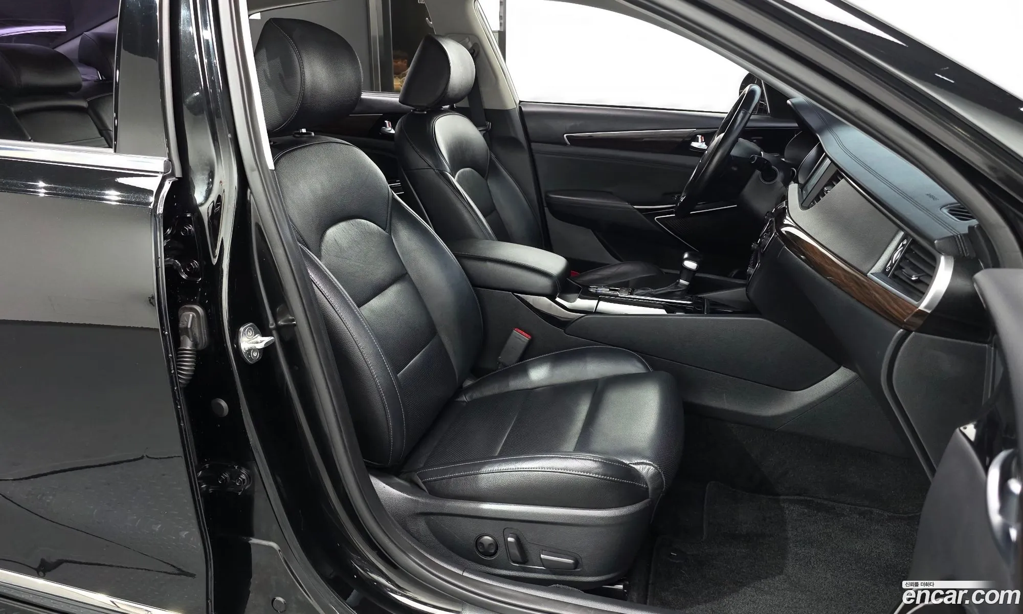Kia K7 2019 KNALB416BKA162886 — 6
