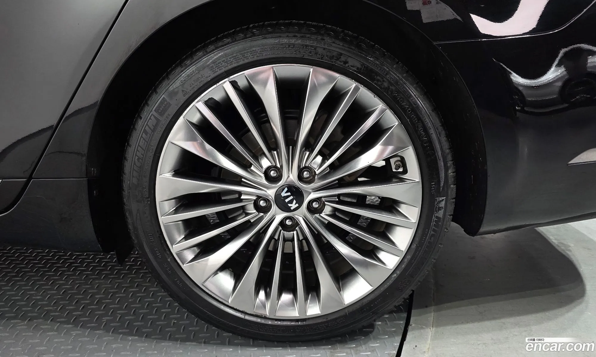 Kia K7 2019 KNALB416BKA162886 — 21