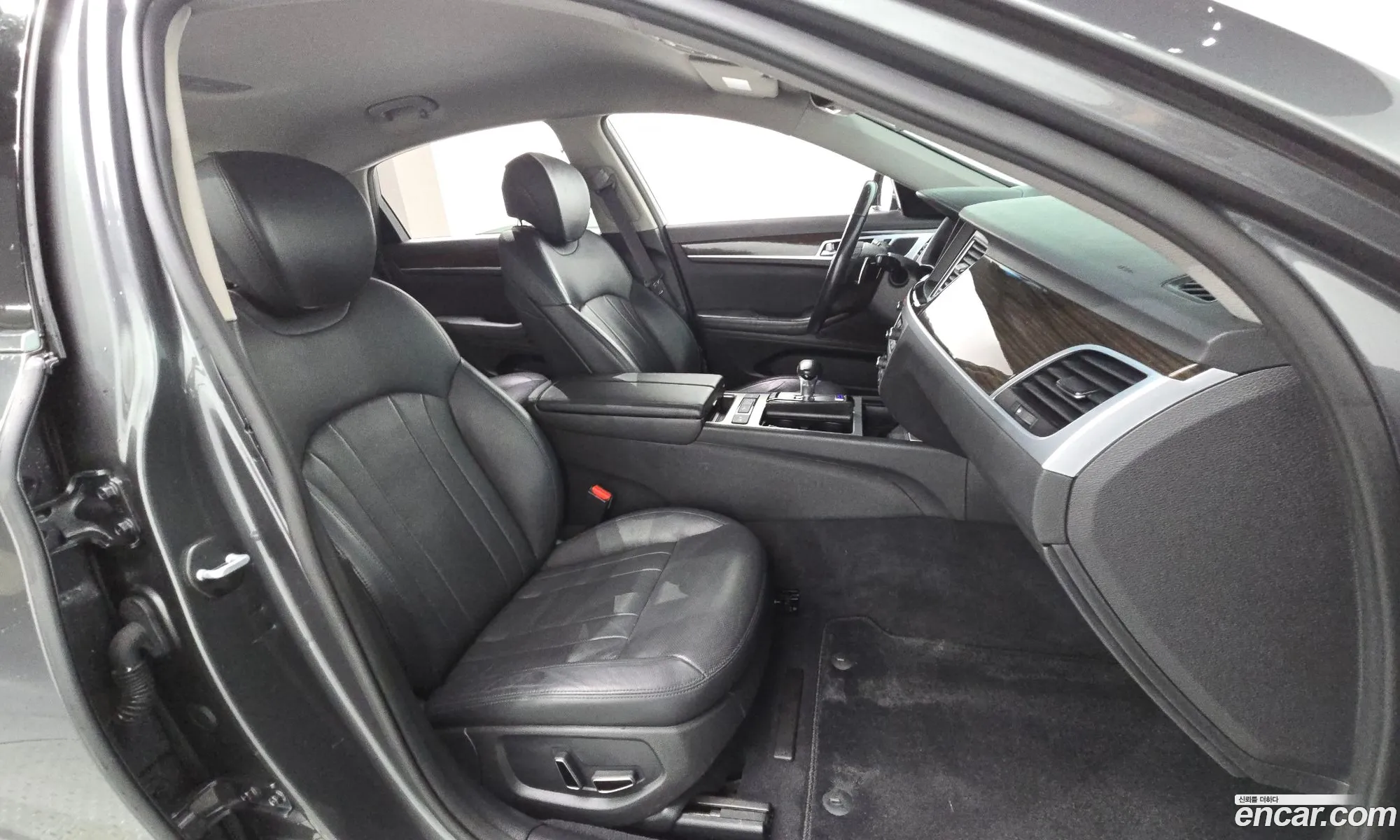 Genesis G80 2017 KMHGL41DDHU214186 — 16