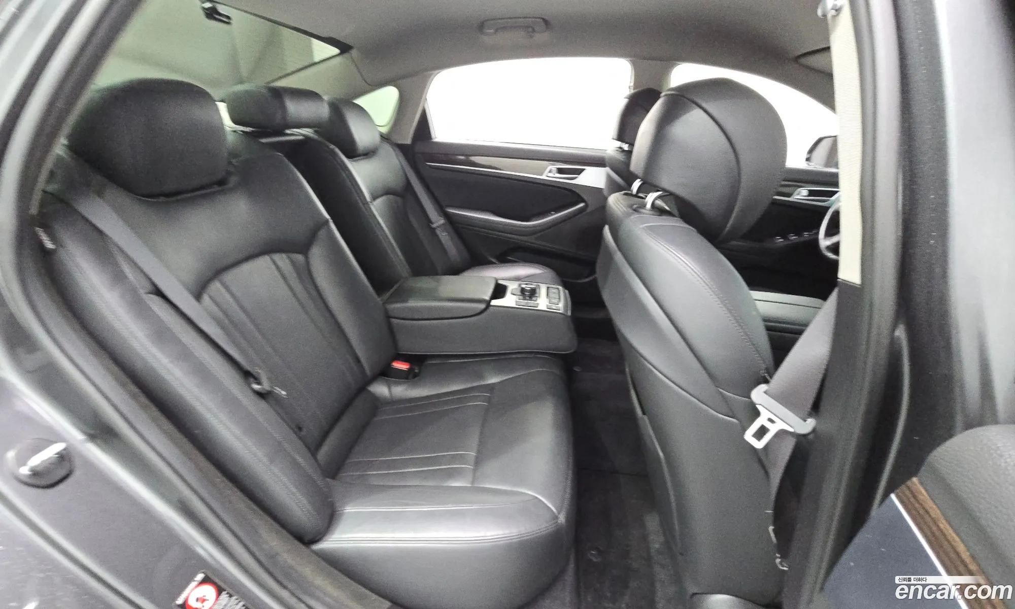 Genesis G80 2017 KMHGL41DDHU214186 — 9