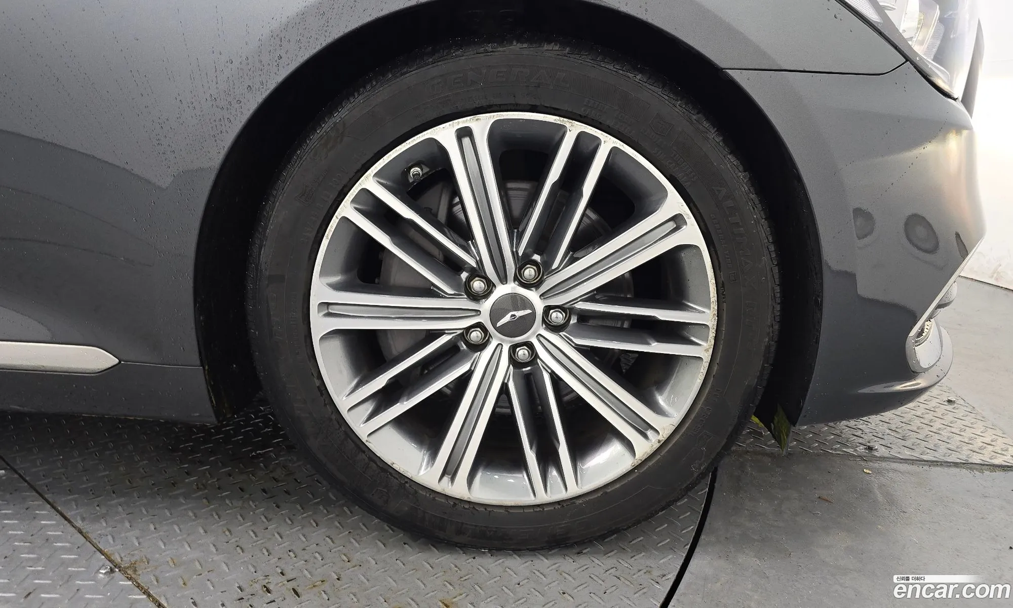 Genesis G80 2017 KMHGL41DDHU214186 — 5
