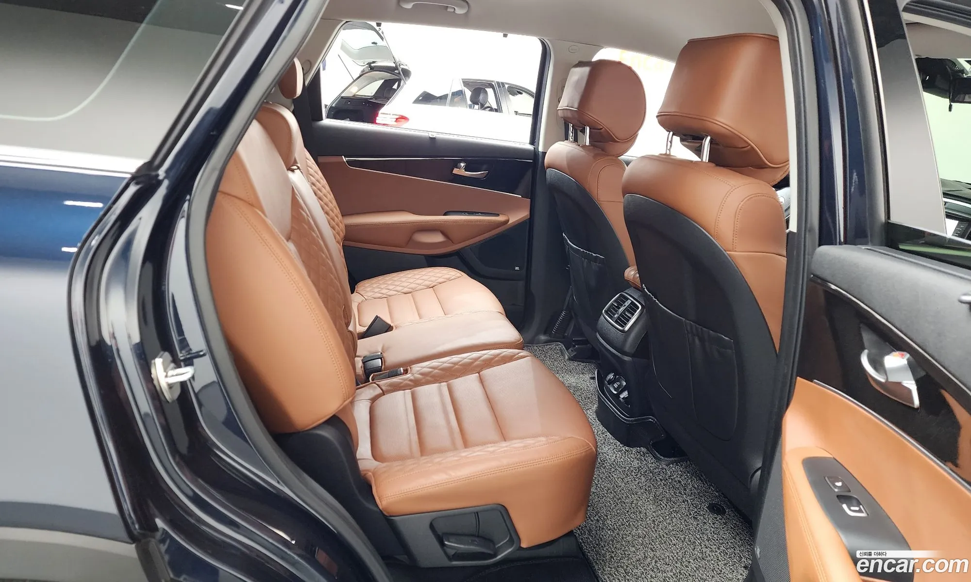 Kia Sorento 2019 KNAPK81BBLA635934 — 10