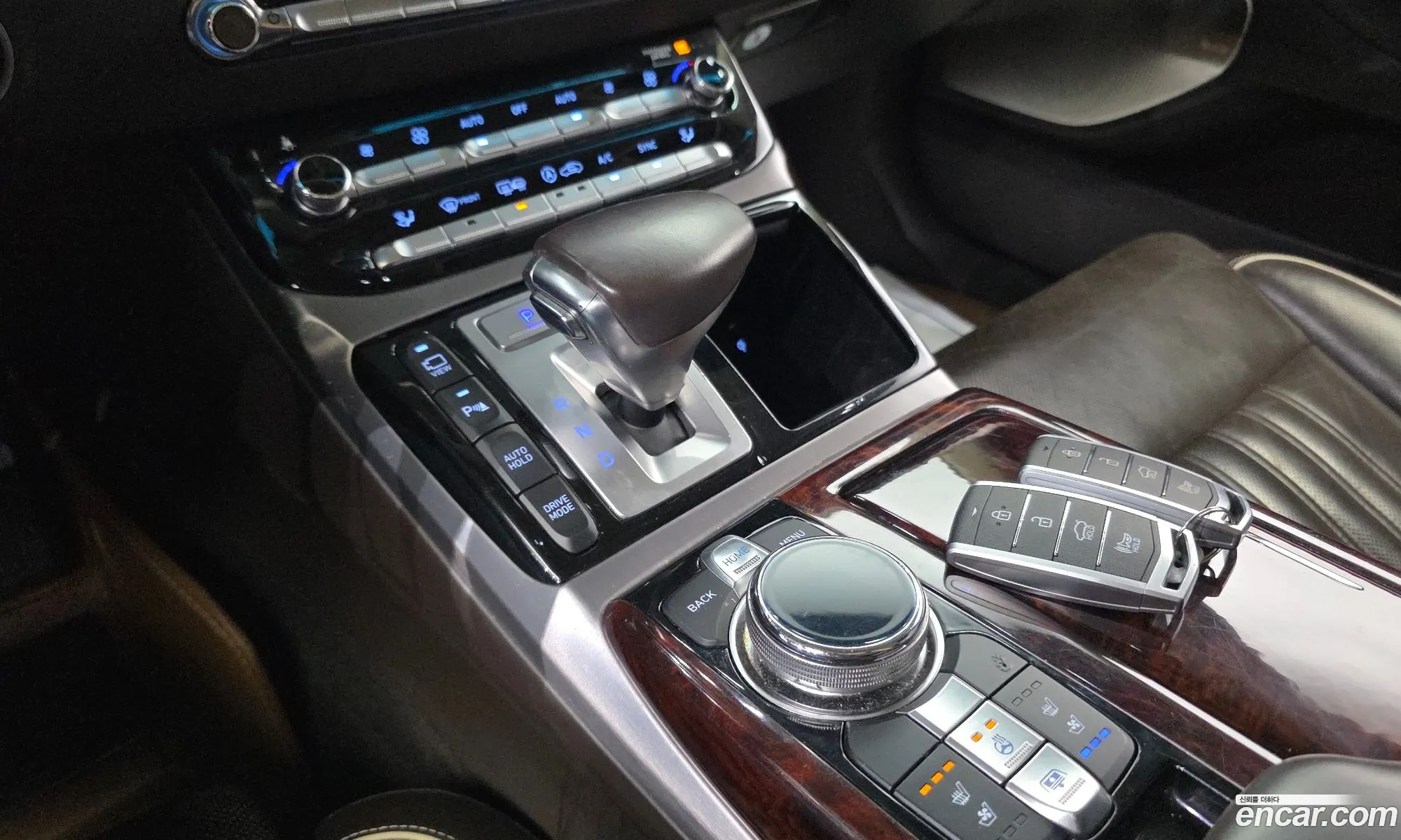 Genesis EQ900 2016 — 13