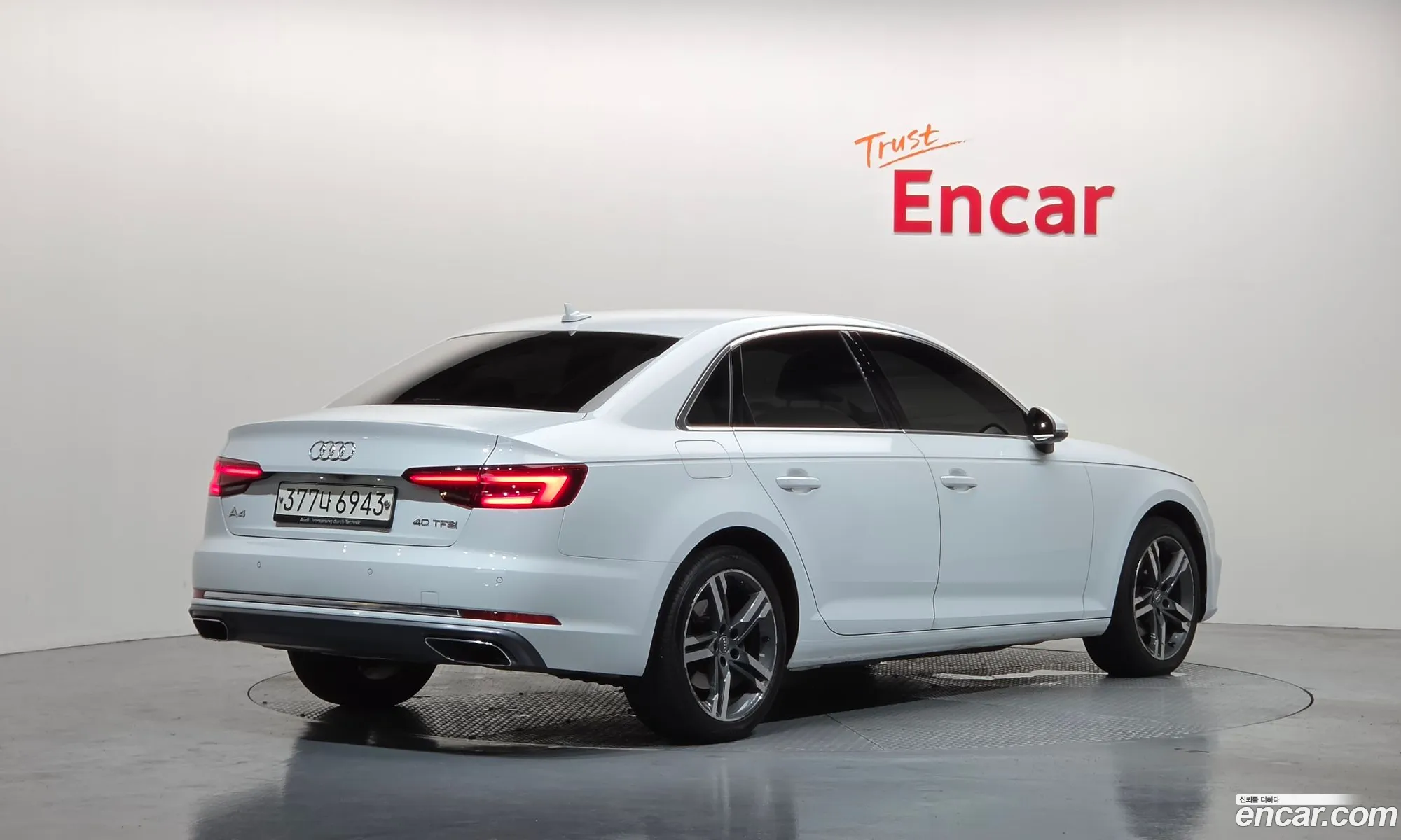 Audi A4 2019 WAUZZZF47KA121453 — 3
