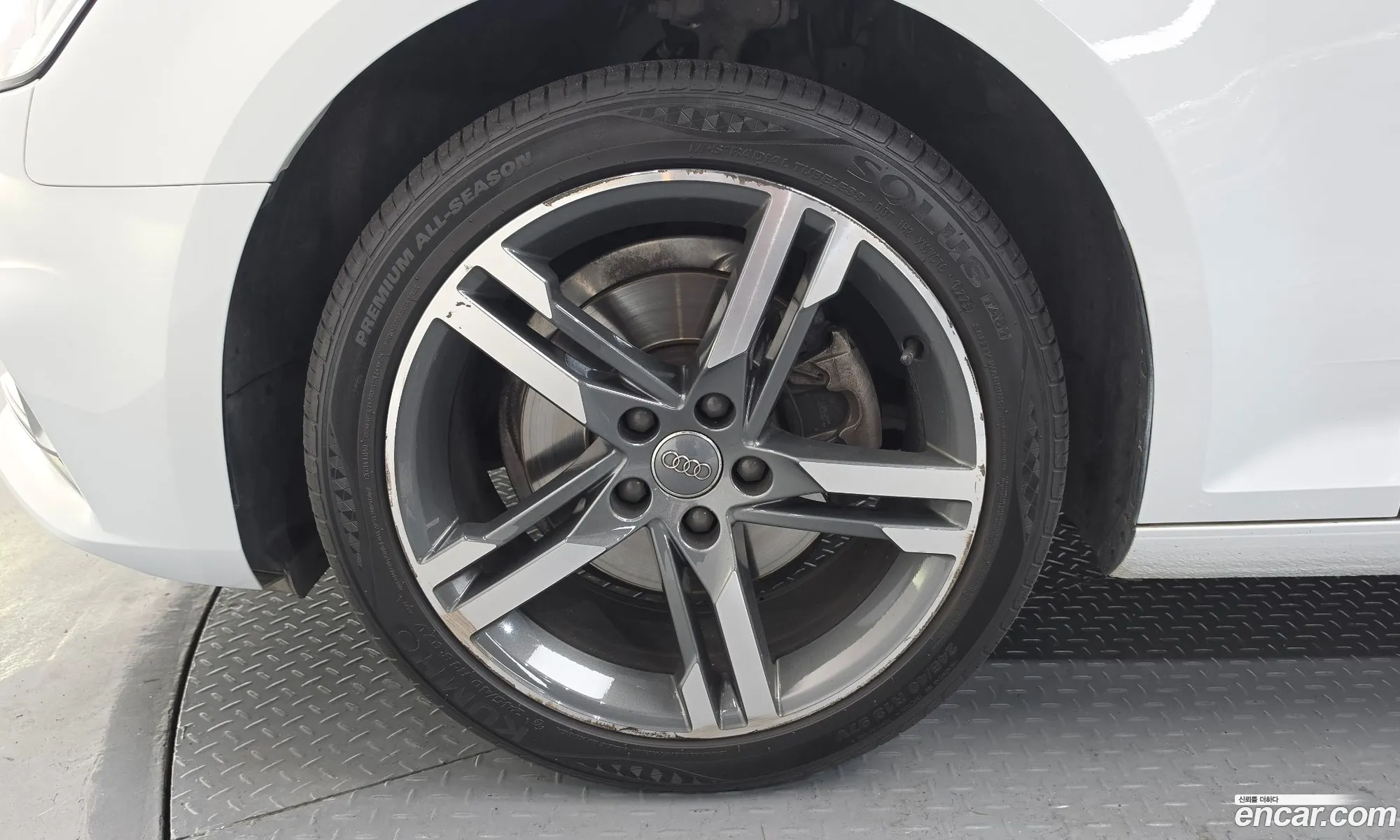 Audi A4 2019 WAUZZZF47KA121453 — 19