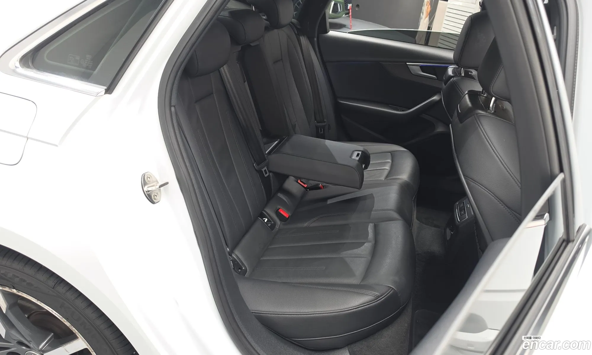 Audi A4 2019 WAUZZZF47KA121453 — 25