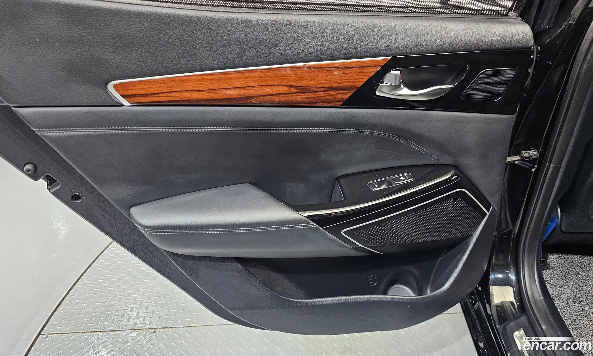 Kia K7 2016 KNALB415BGA034667 — 12