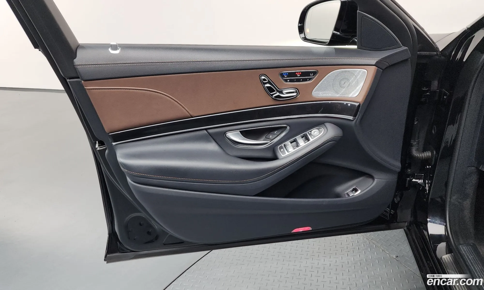Mercedes-Benz S-Class W222 2020 — 24