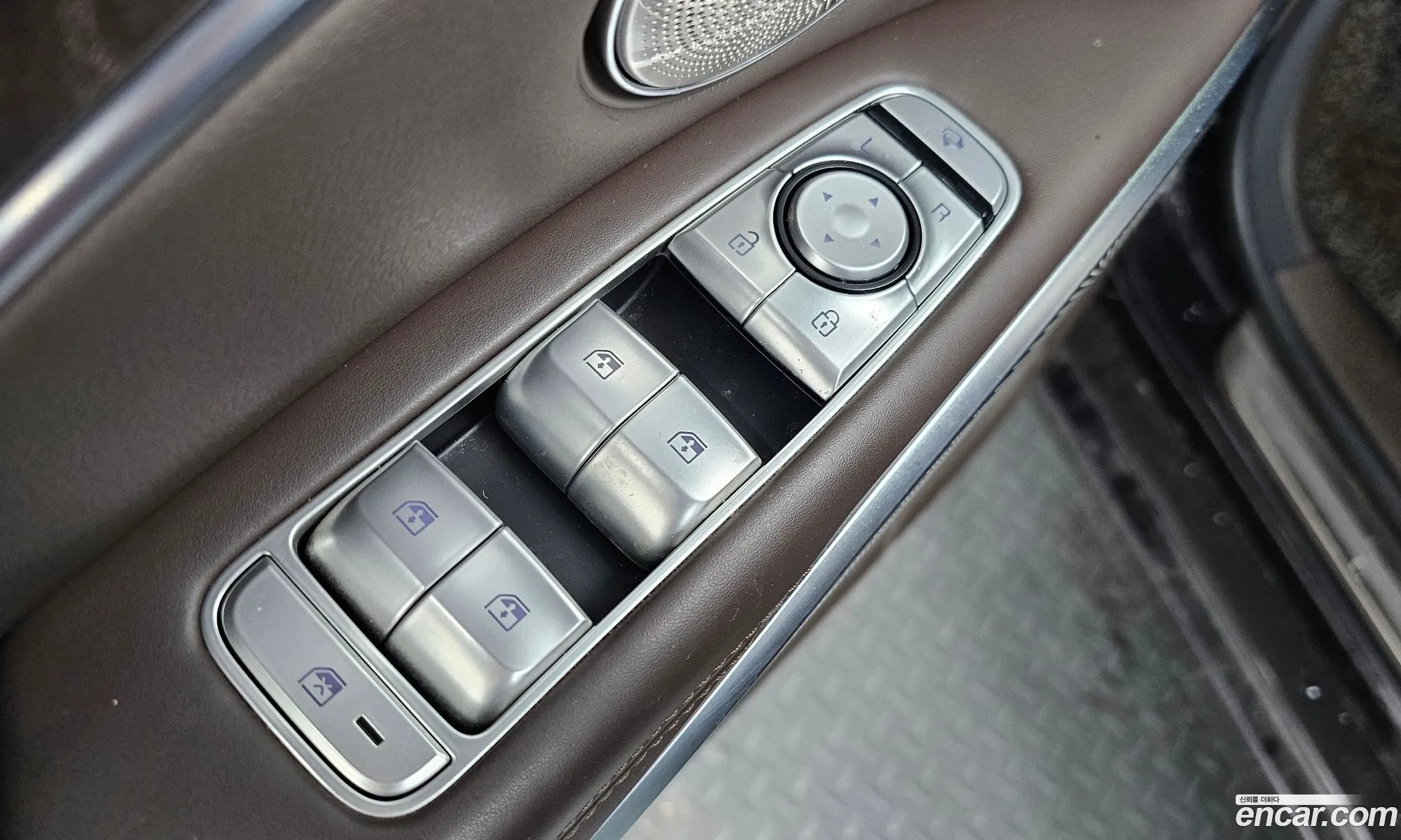 Kia The K9 2018 KNAS741ADKS008353 — 24