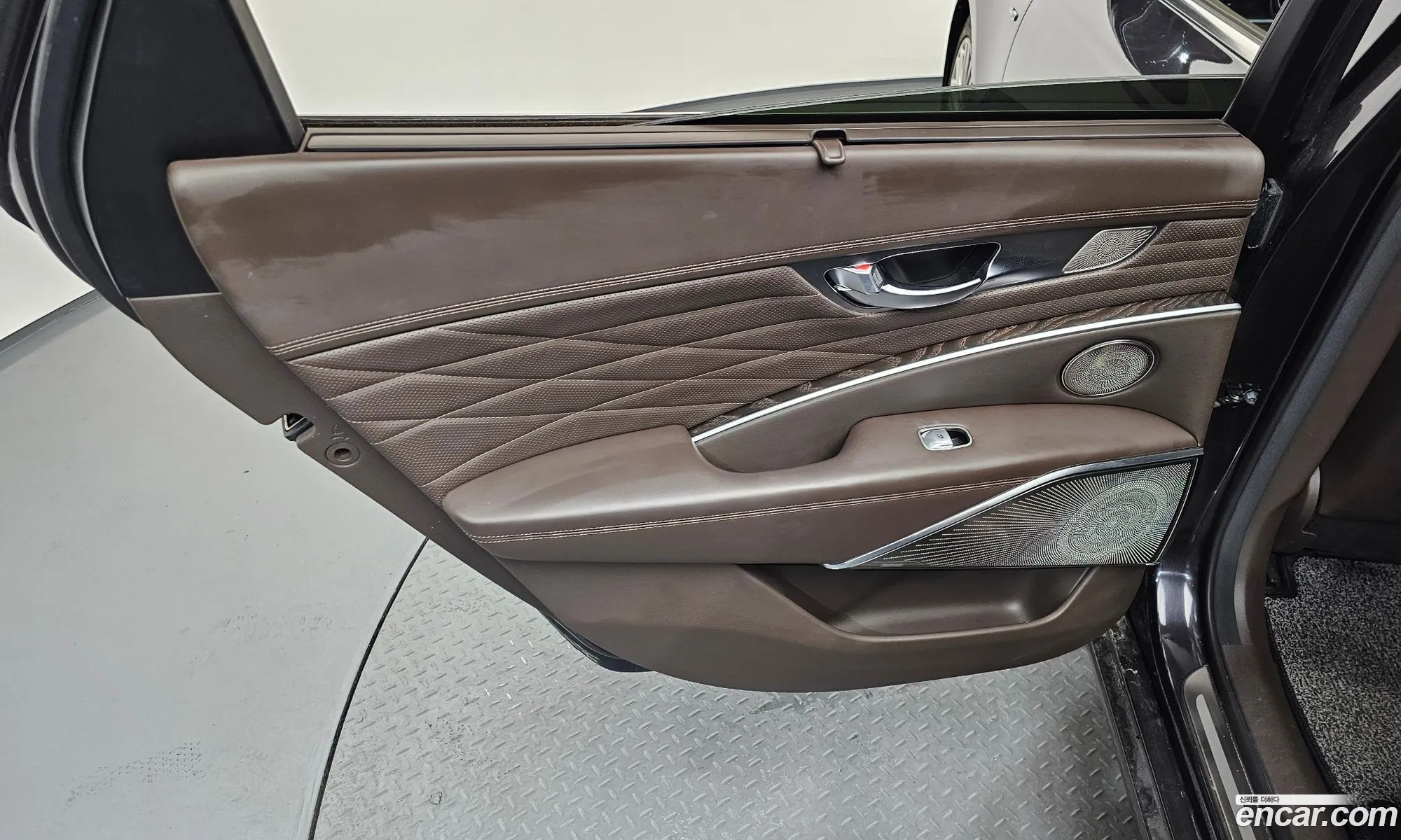 Kia The K9 2018 KNAS741ADKS008353 — 29