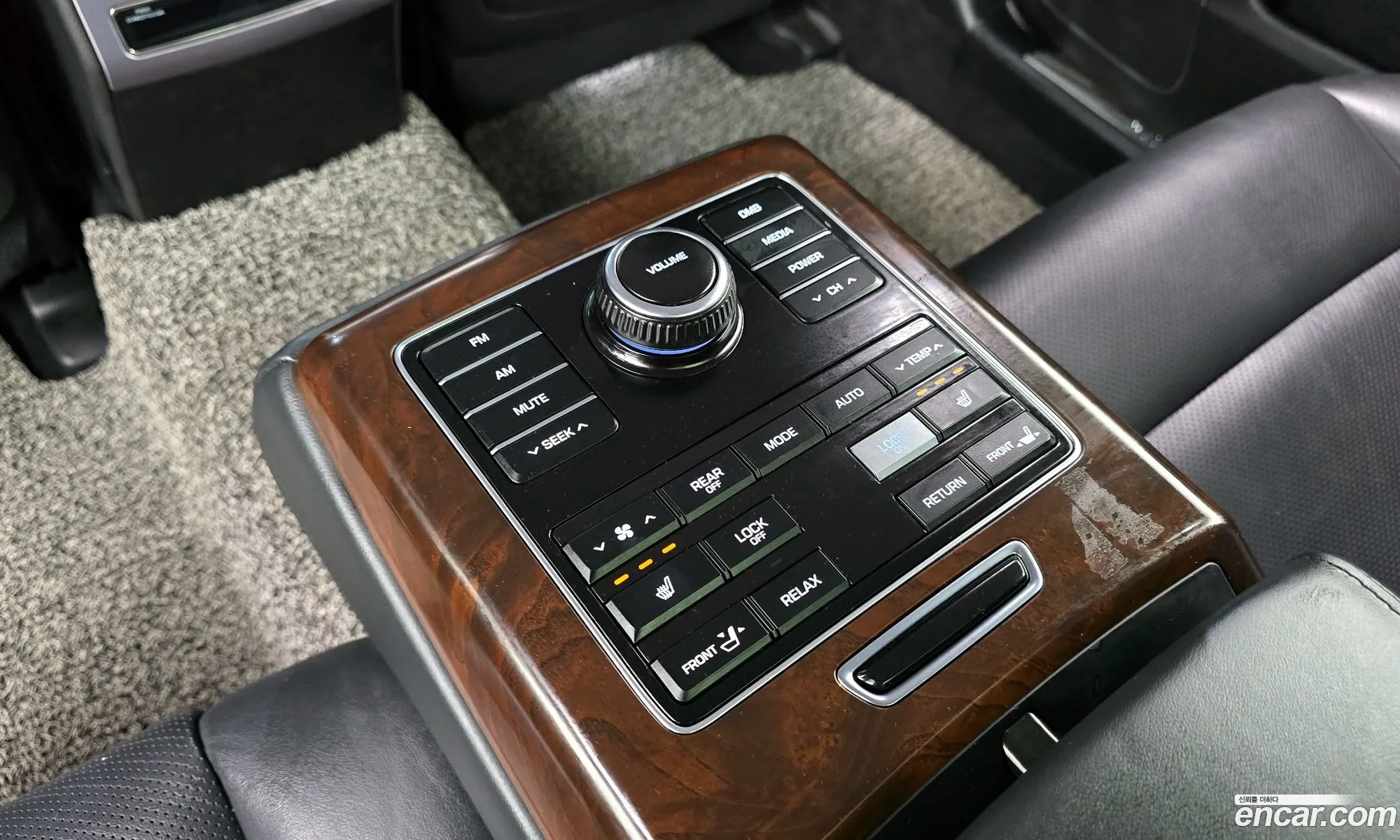 Hyundai Equus 2013 — 32