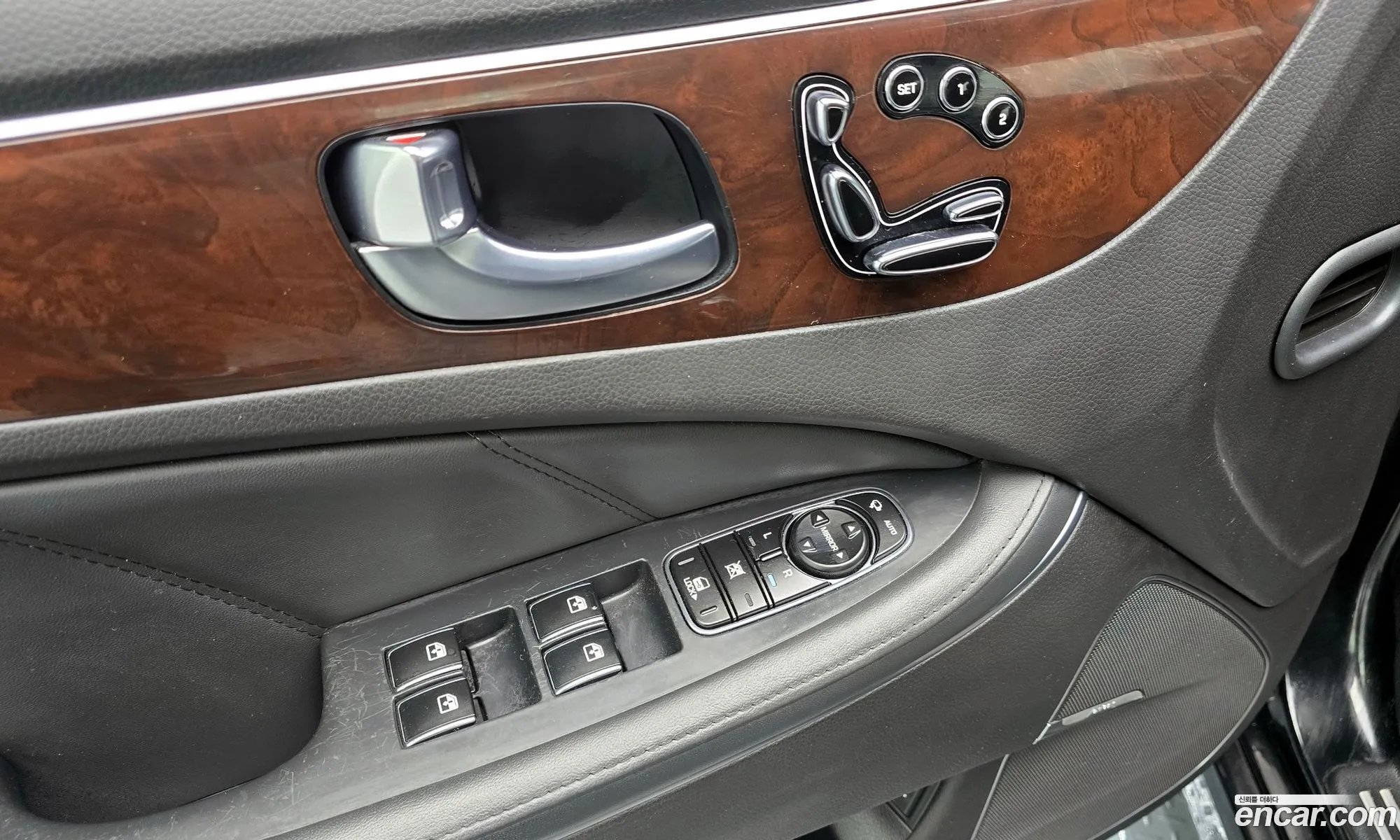 Hyundai Equus 2013 — 17
