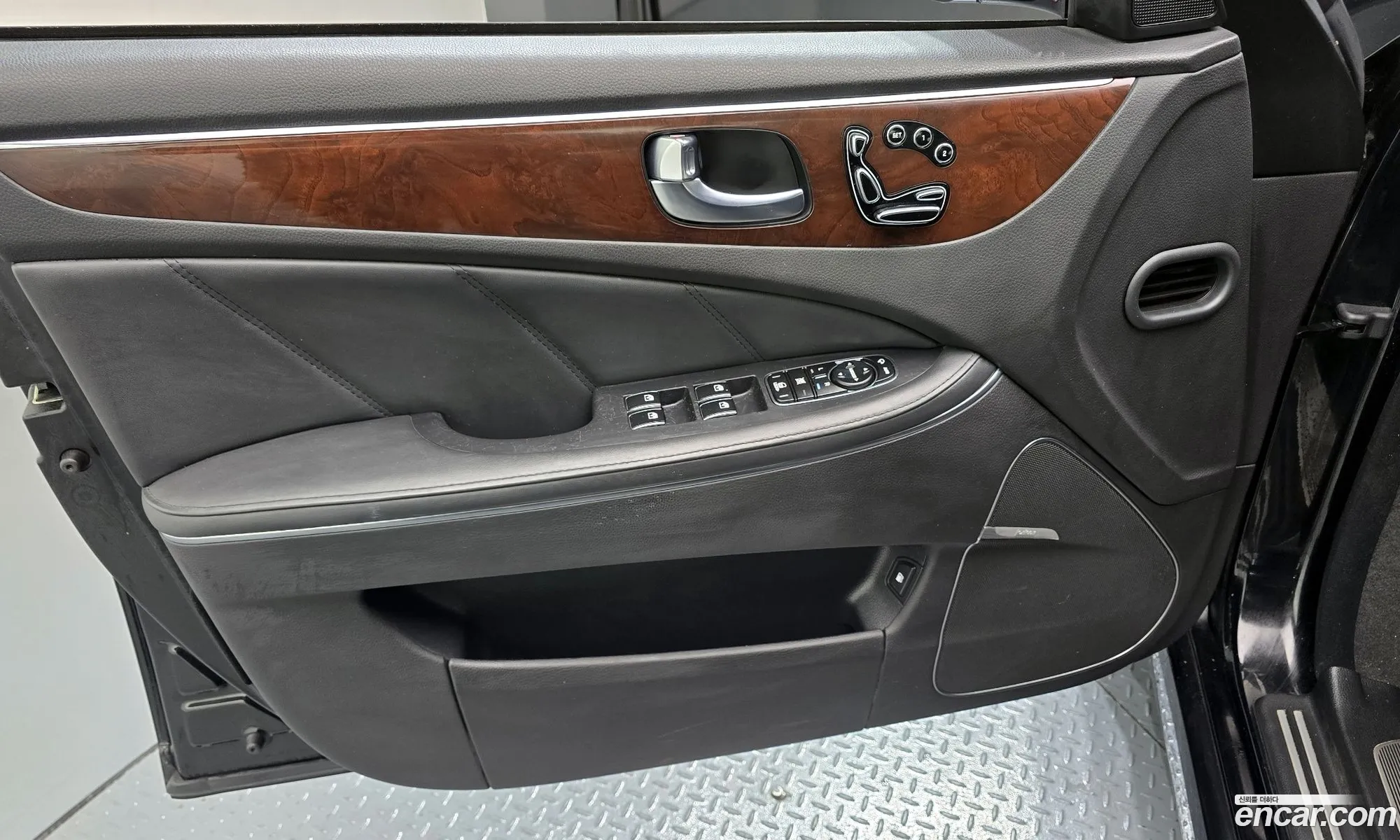 Hyundai Equus 2013 — 16